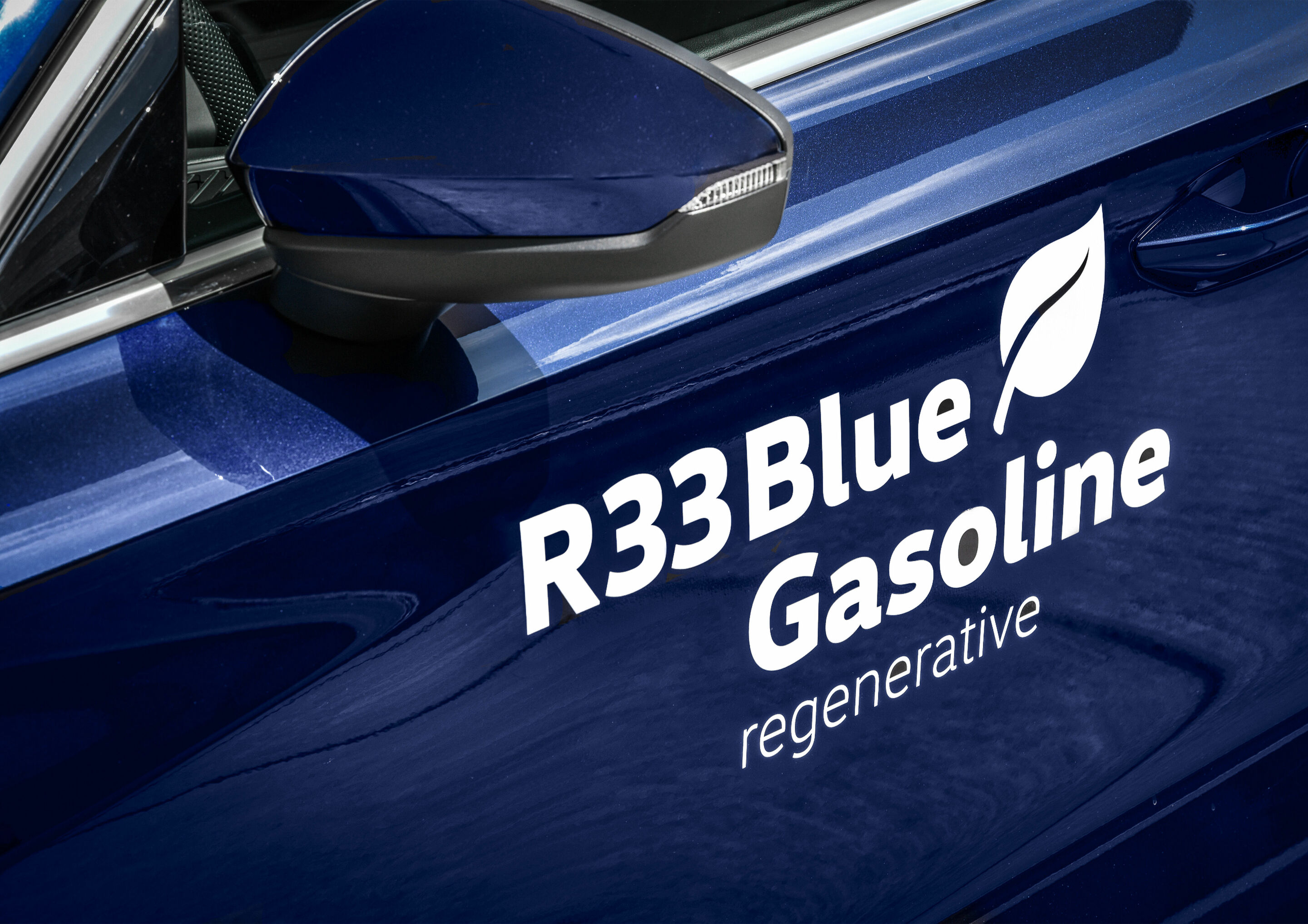 Für CO2-neutrale Produktionsstandorte: Nachhaltige Kraftstoffe ab Werk - R33 Blue Gasoline und R33 Blue Diesel bestehen zu einem Drittel aus regenerativen Komponenten, basierend ausschließlich auf Rest- und Abfallstoffen. Diese gehören zu den sogenannten...