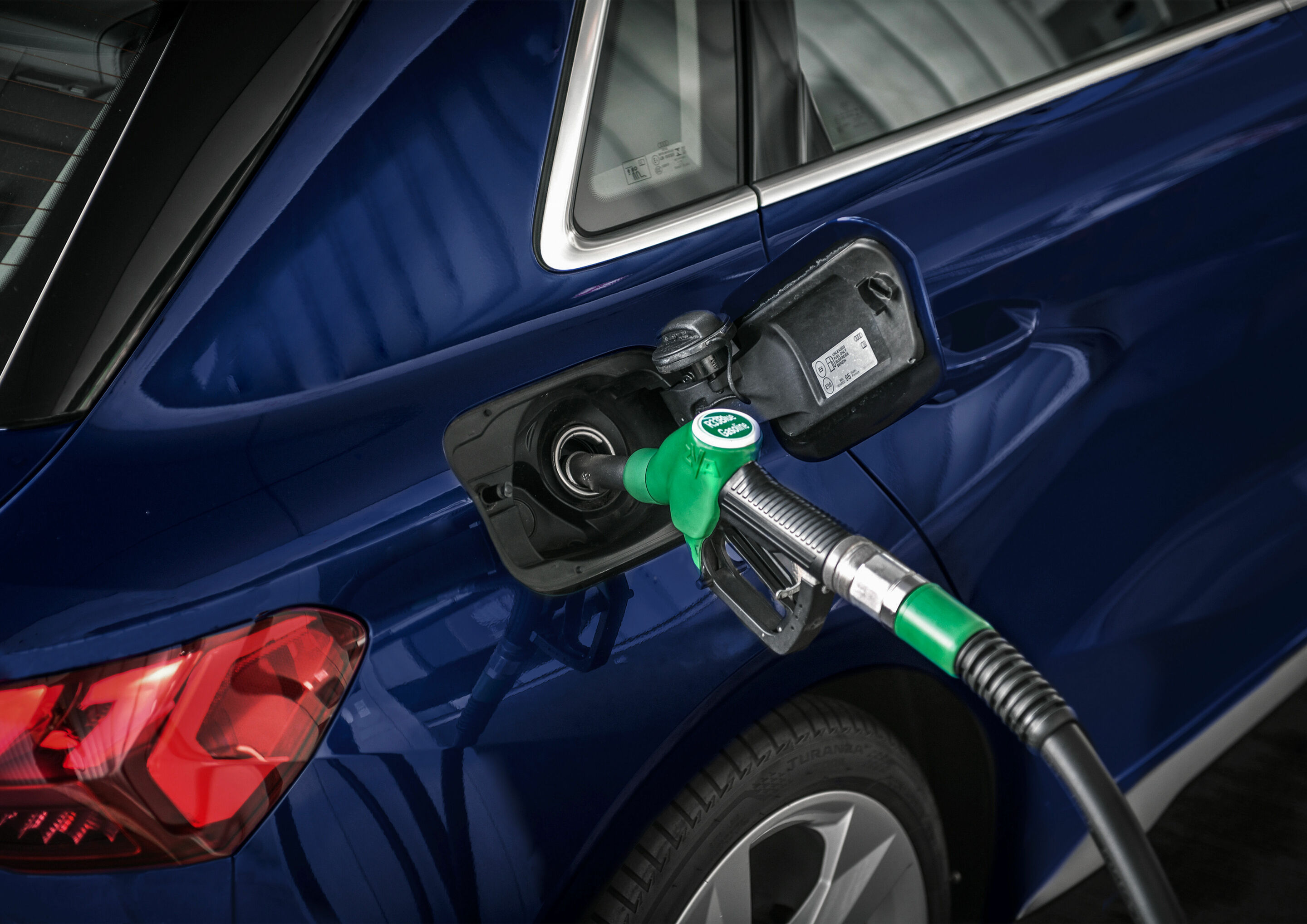 Carbon-neutral production sites: vehicles fueled with sustainable fuels at the factory - R33 fuels are premium fuels that have a positive effect on engine wear and therefore the service life of an engine due to special additives. Both fuels have consistently...