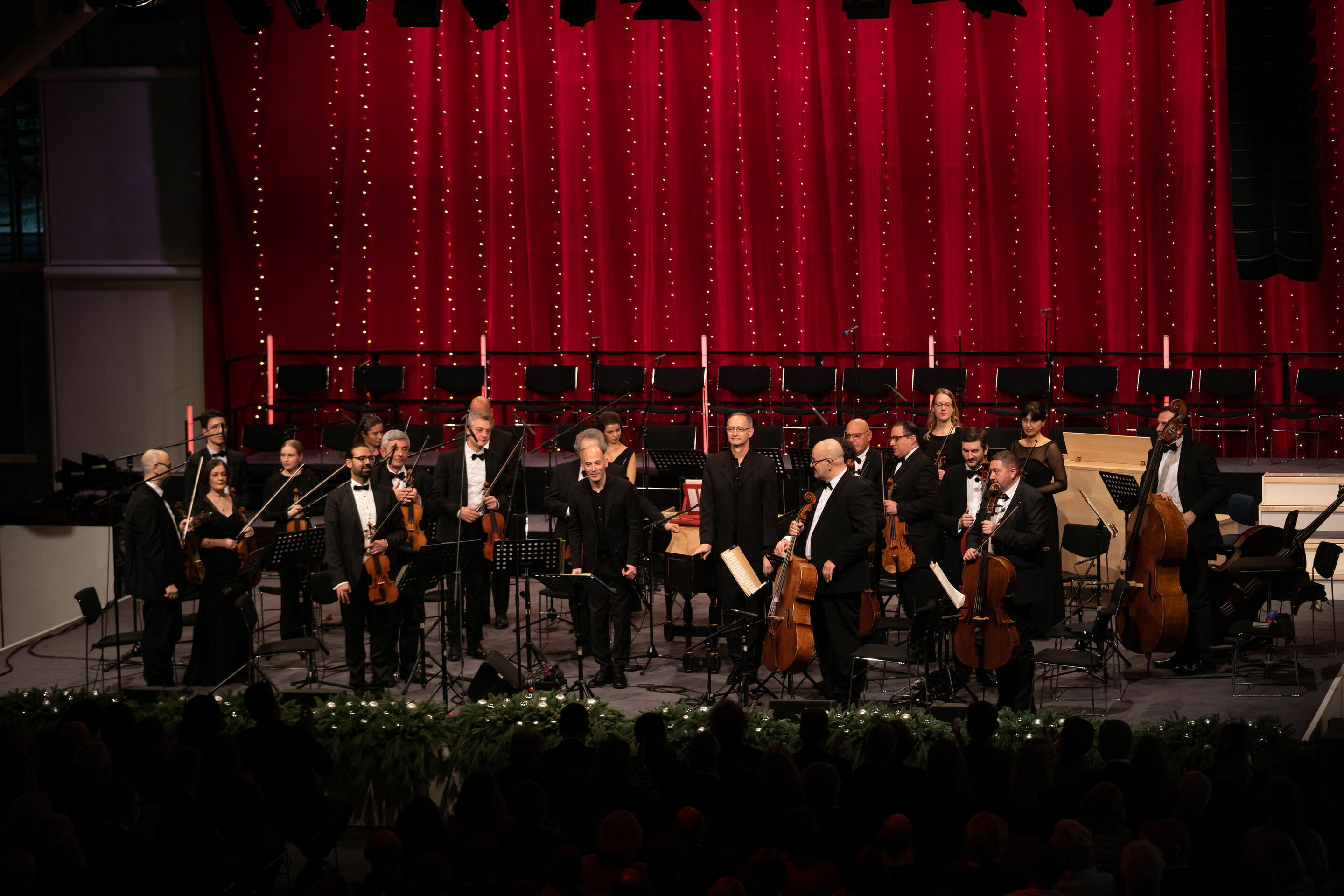 Audi Weihnachtskonzert 2022 - Festliche Bühne: das Audi Weihnachtskonzert 2022 im Audi Forum