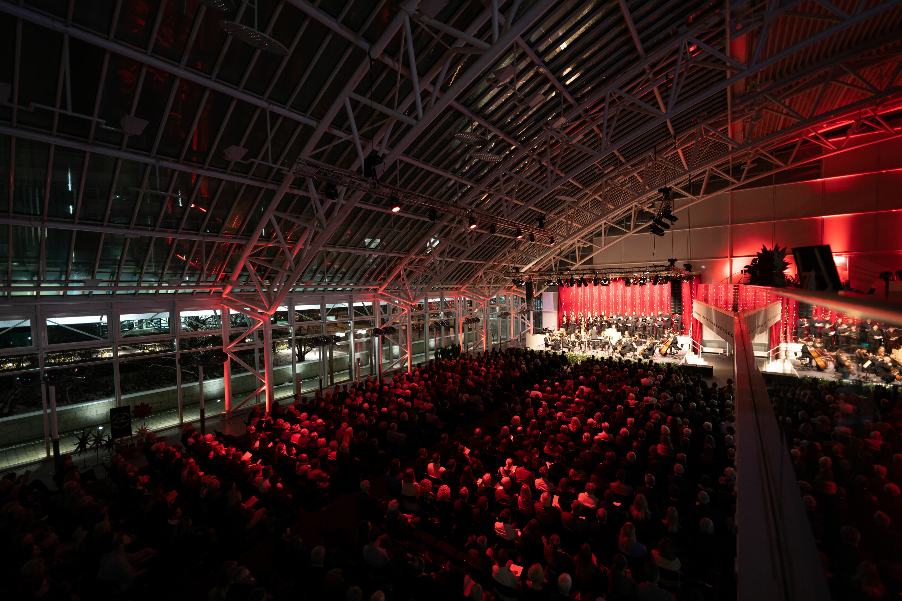 Audi Weihnachtskonzert 2022 - Festliche Bühne: das Audi Weihnachtskonzert 2022 im Audi Forum