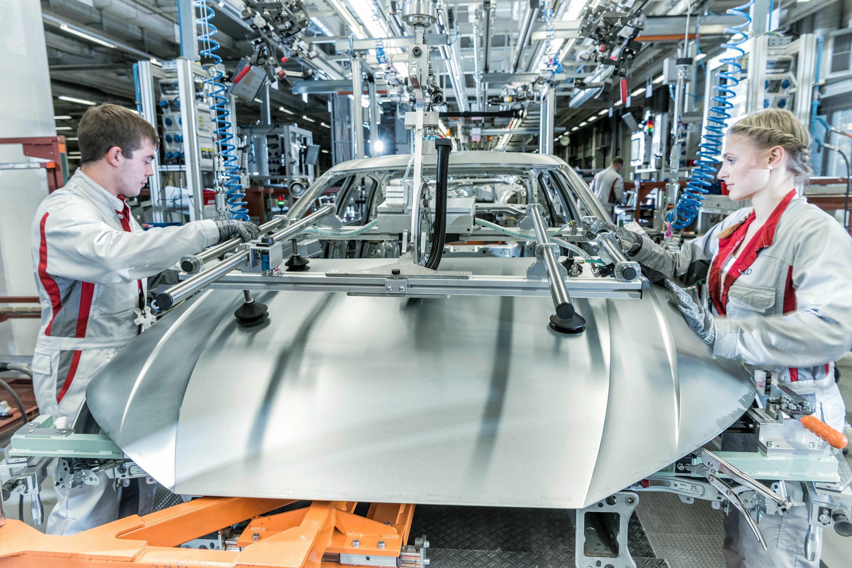 Experience tours at the Ingolstadt site - A look behind the scenes: Guided tour of production at the Ingolstadt plant