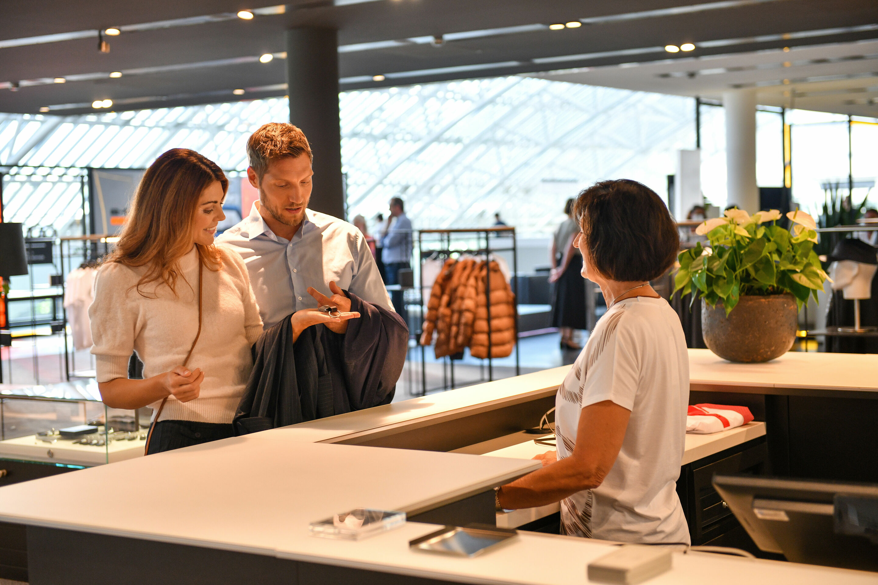 Besuch im Audi Shop - Bei der Neuwagenabholung: Besuch im Audi Shop
