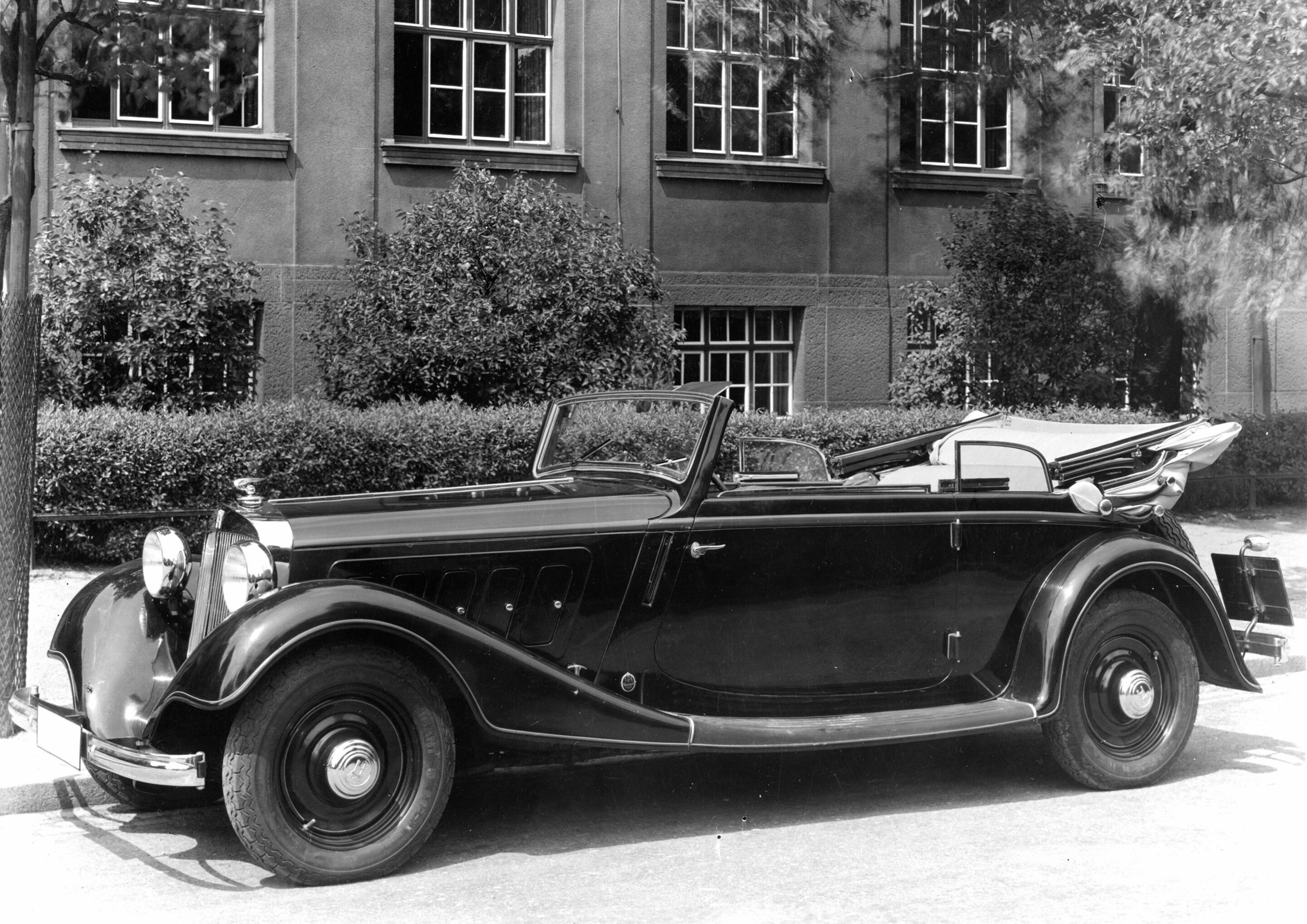 Two Audi anniversaries at the Techno Classica - Eighty years ago the first Horch with a V8 engine reached the market: the Horch 830, intended to round off the lower end of the model programme.