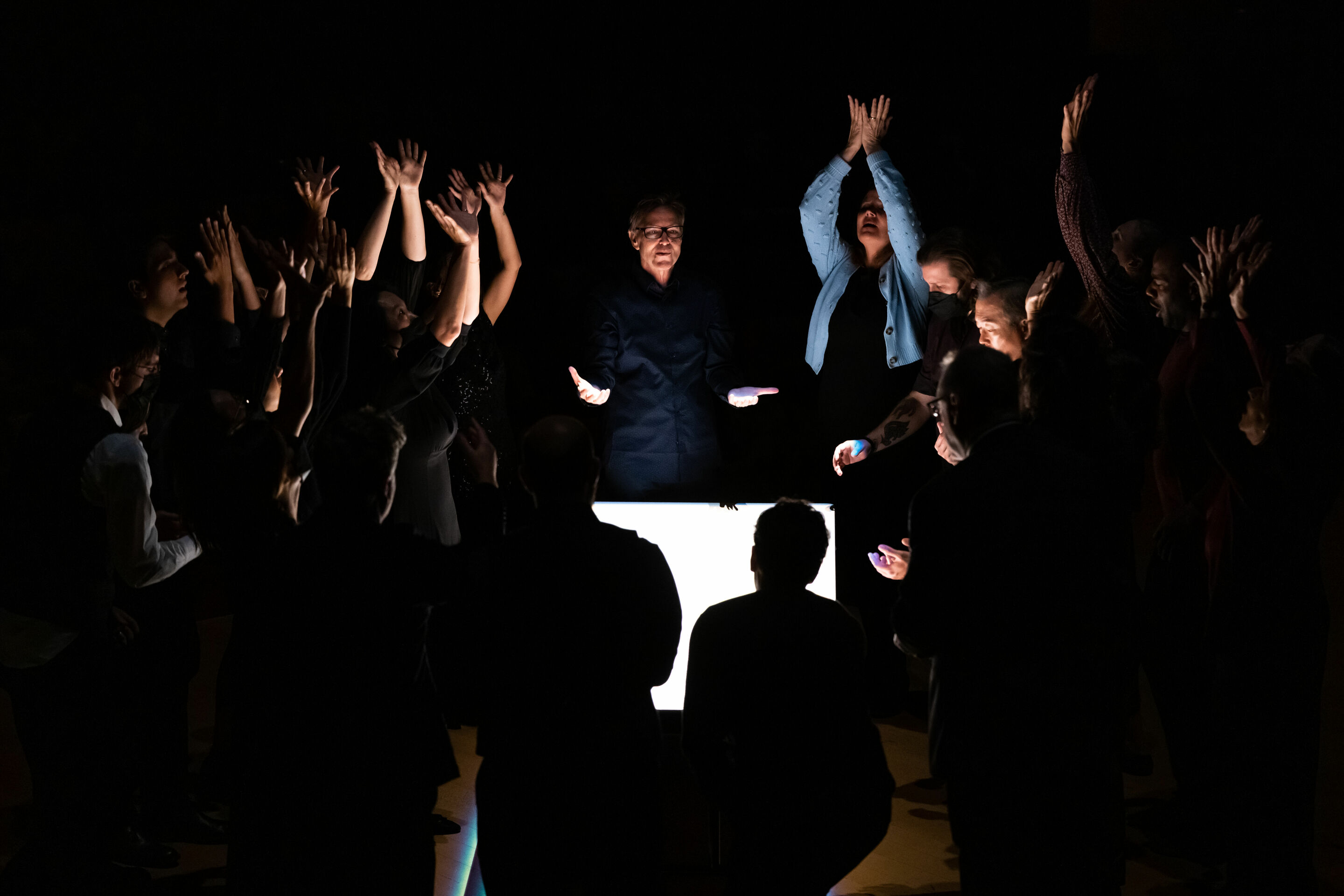 Audi Sommerkonzerte 2023: Salzburger Festspiele zu Gast - Gastspiel der Salzburger Festspiele – mit dem Los Angeles Master Chorale und Grant Gershon in einer Inszenierung von Peter Sellars.