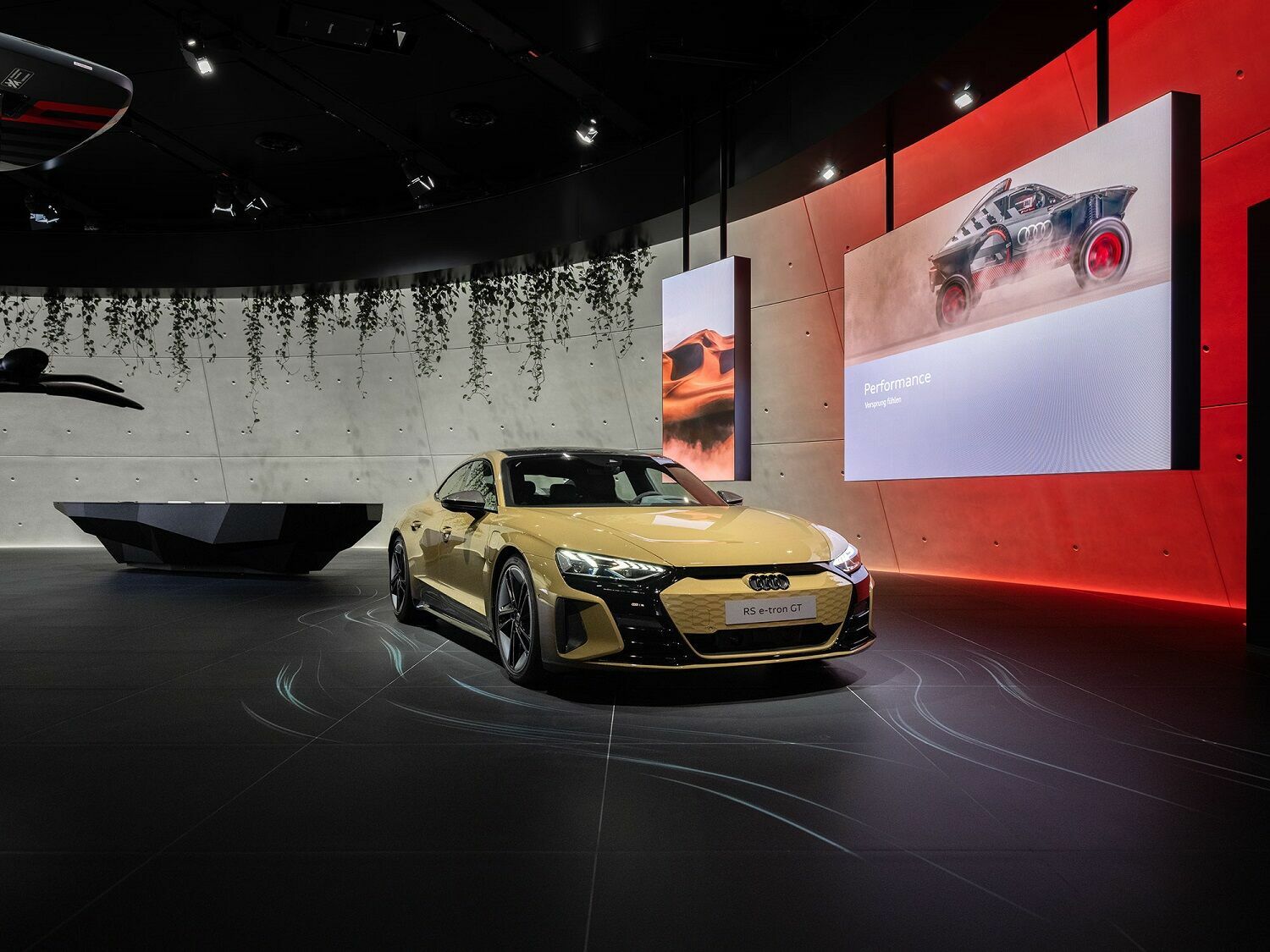 Nachhaltig beeindruckend: Audi House of Progress eröffnet in der Autostadt Wolfsburg - Ein Audi RS e-tron GT und ein Showcase für das Audi e-tron foil by Aerofoils transportieren das Markenthema Performance.