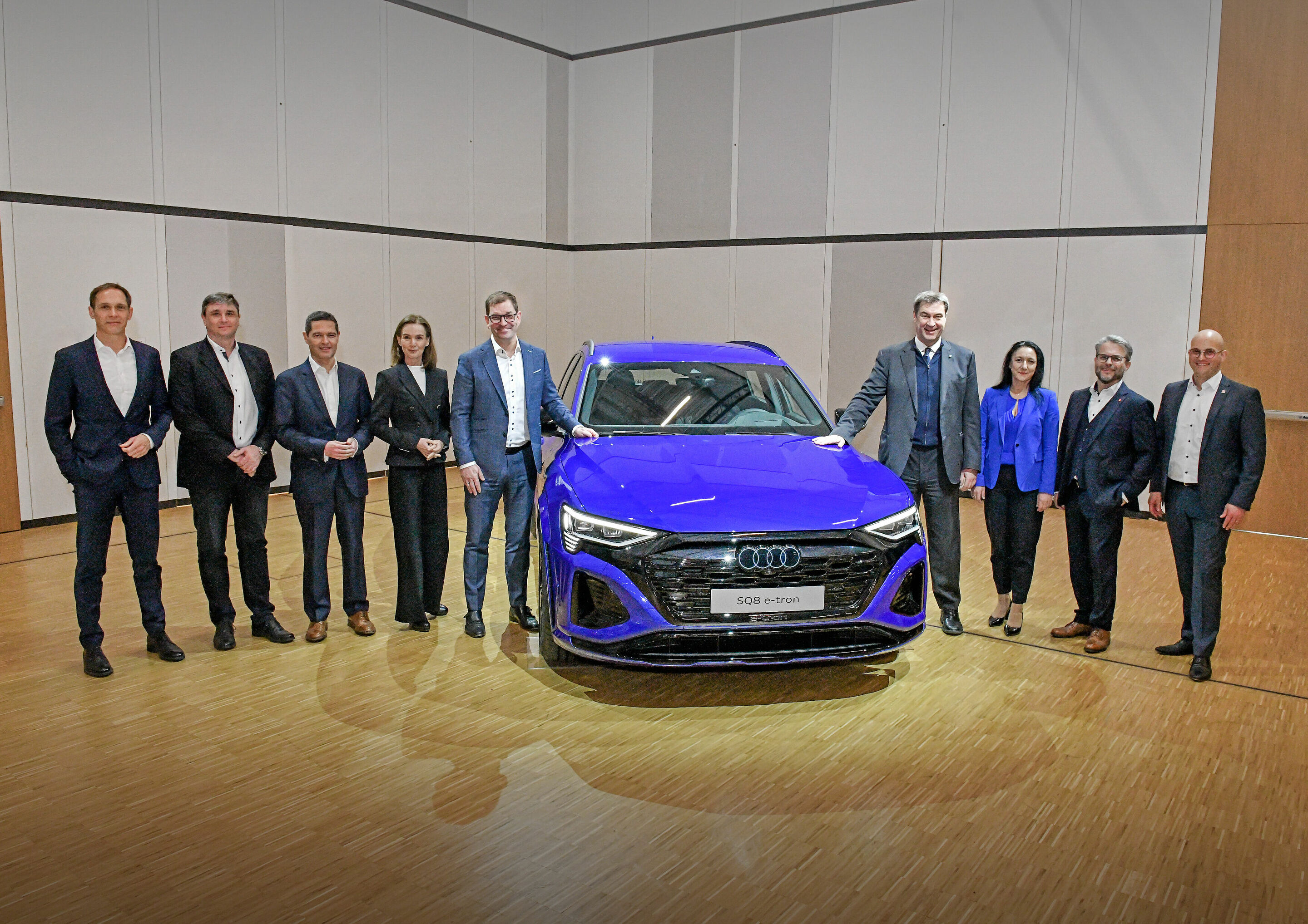 Betriebsversammlung Ingolstadt: „Wir stellen die Fragen zur Zukunft bei Audi“ - v.l.n.r.: Gerd Walker (Vorstand für Produktion und Logistik), Jürgen Rittersberger (Vorstand für Finanz, Recht und IT), Xavier Ros (Arbeitsdirektor und Personalvorstand),...