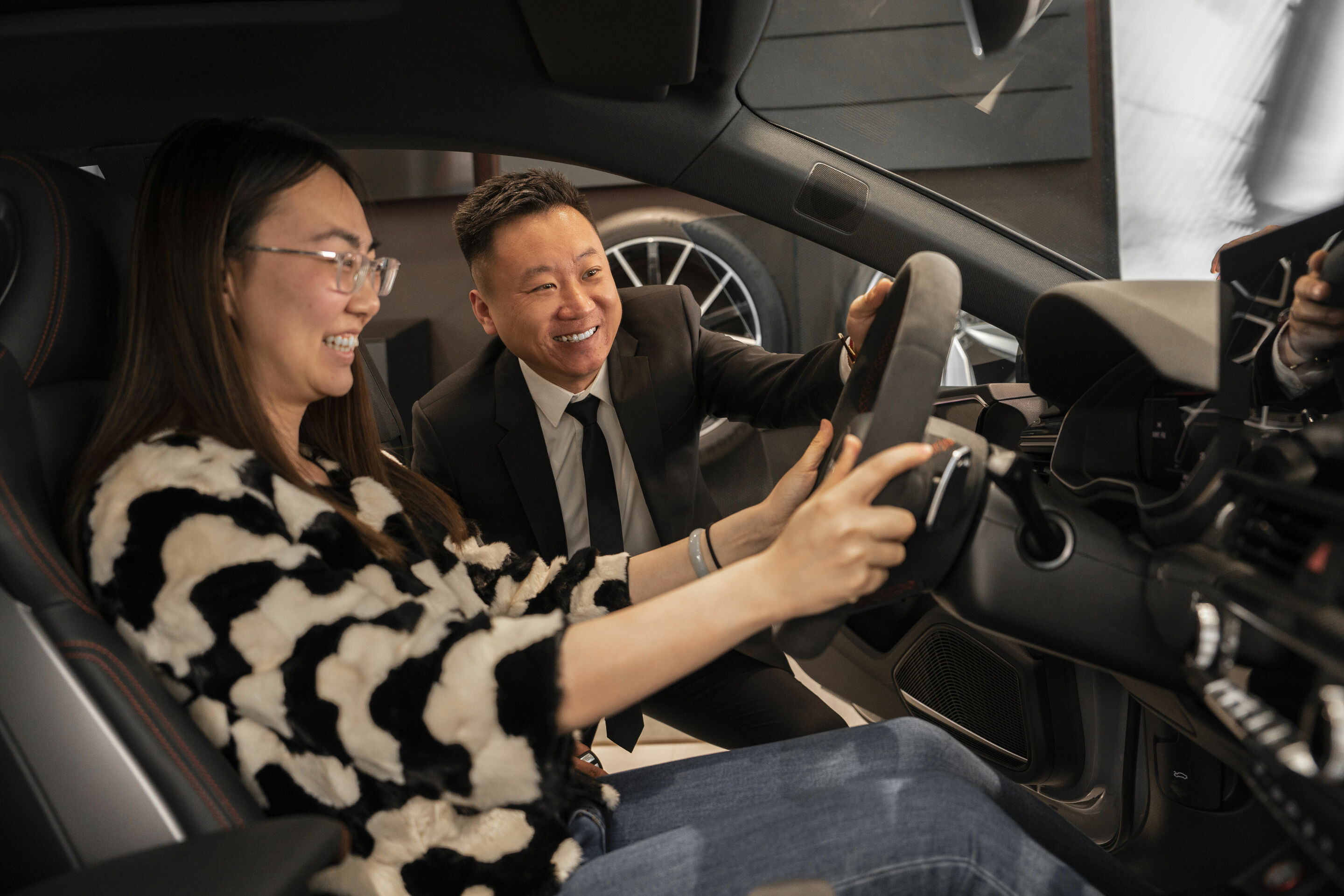 Audi in China - FAW-Audi Showroom im Wirtschaftszentrum einer chinesischen Großstadt