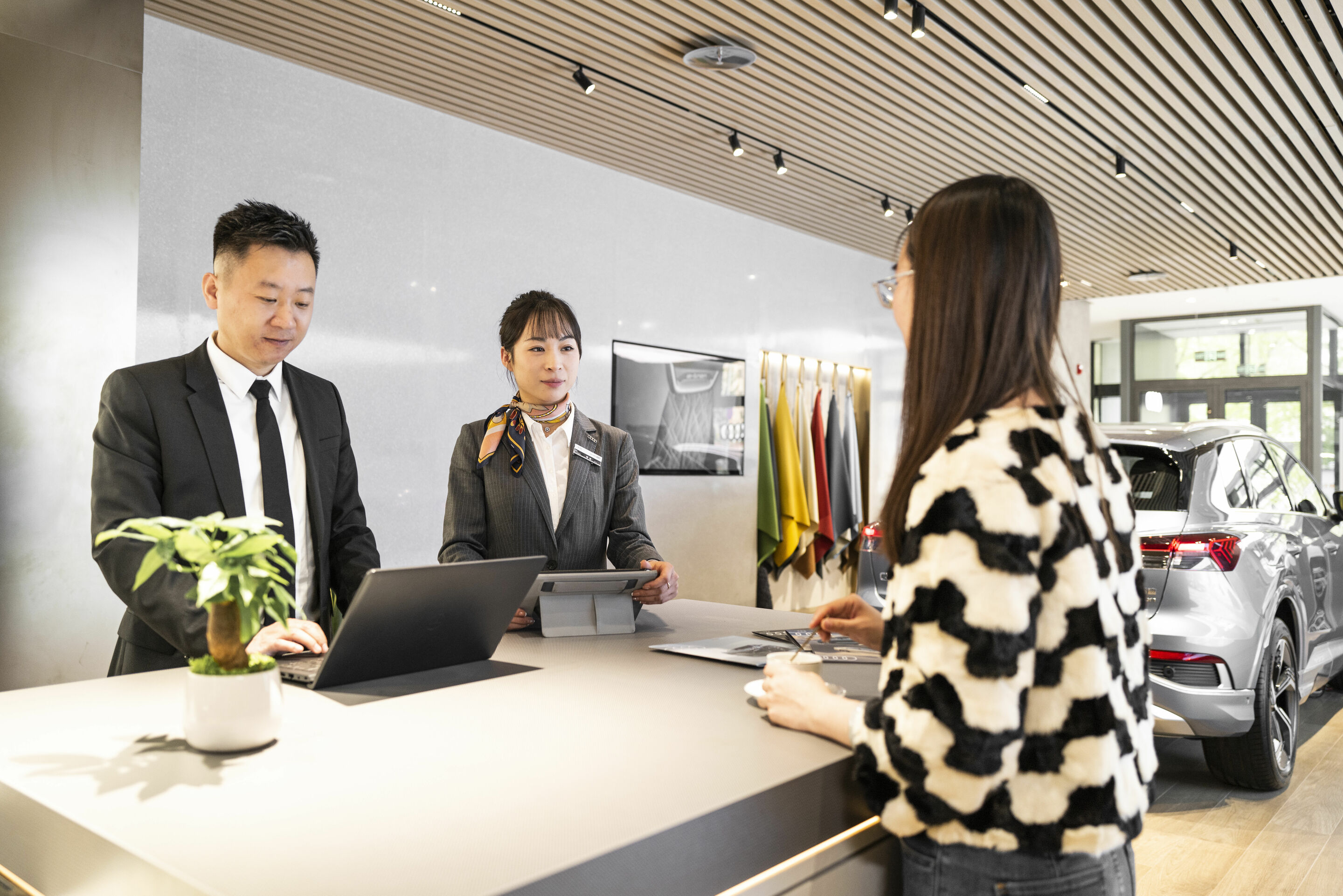 Audi in China - FAW-Audi Showroom im Wirtschaftszentrum einer chinesischen Großstadt