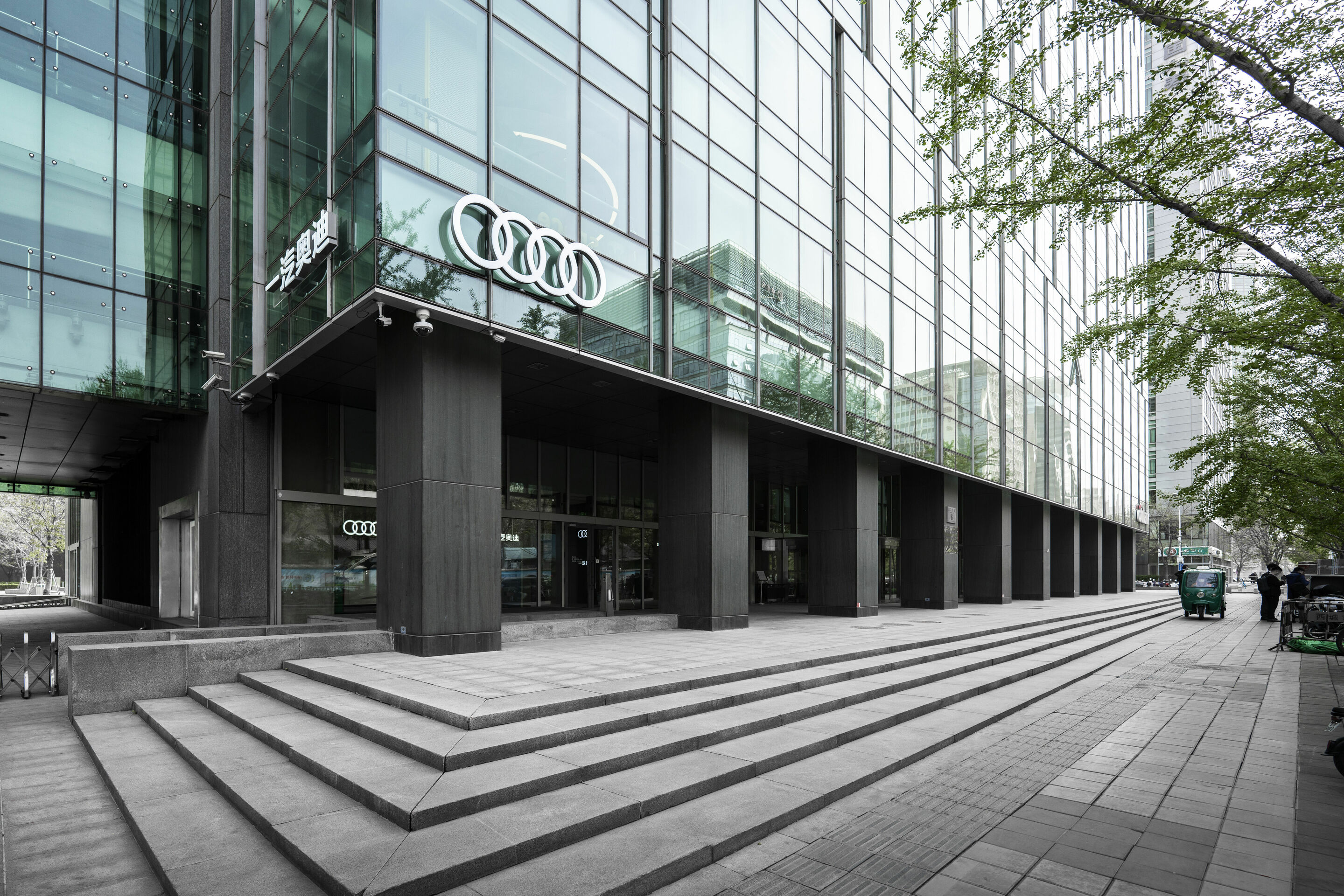 Audi in China - FAW-Audi Showroom im Wirtschaftszentrum einer chinesischen Großstadt
