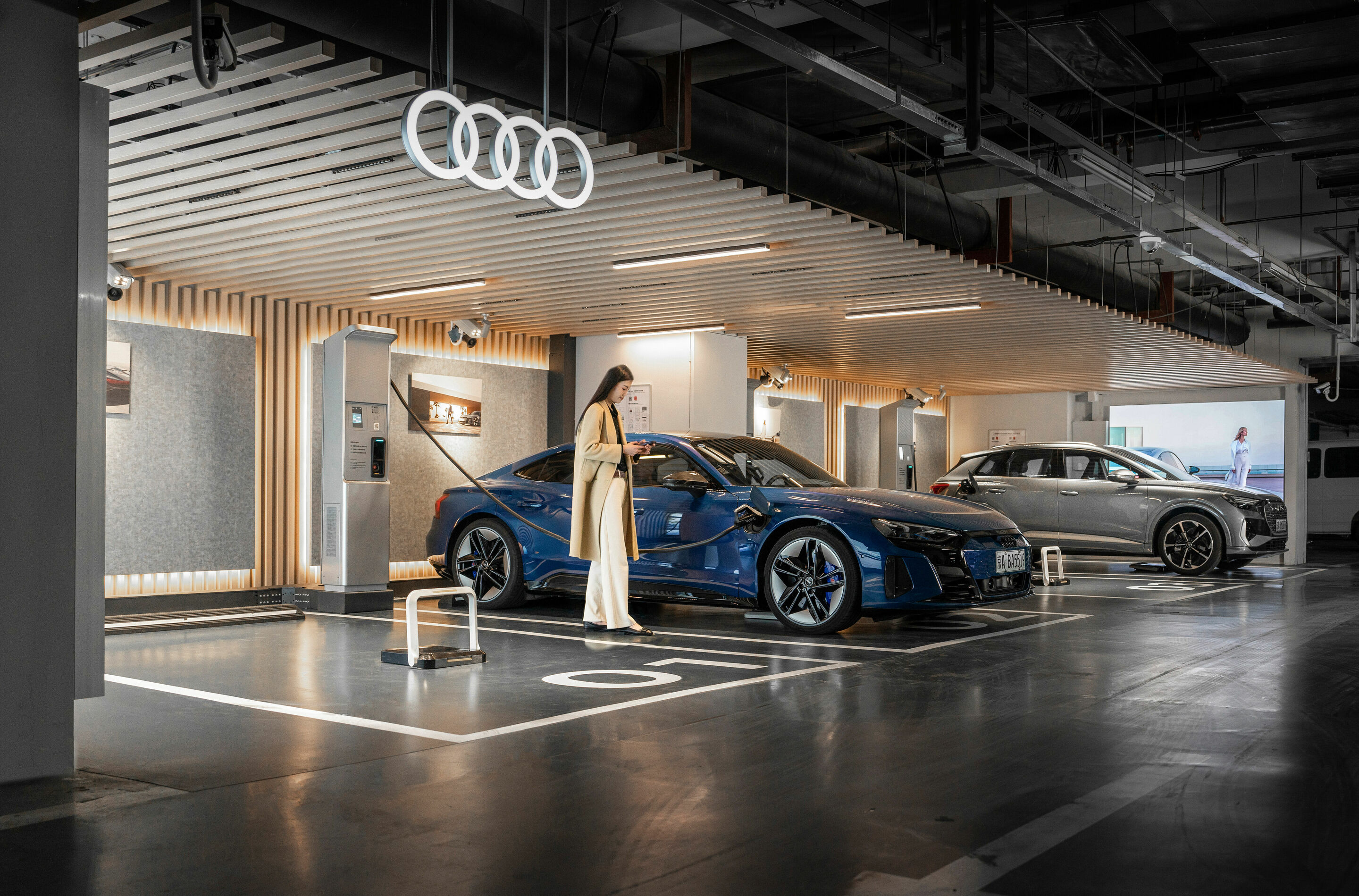 Audi Ladestation in Peking - Audi RS e-tron GT, Audi Q4 e-tron