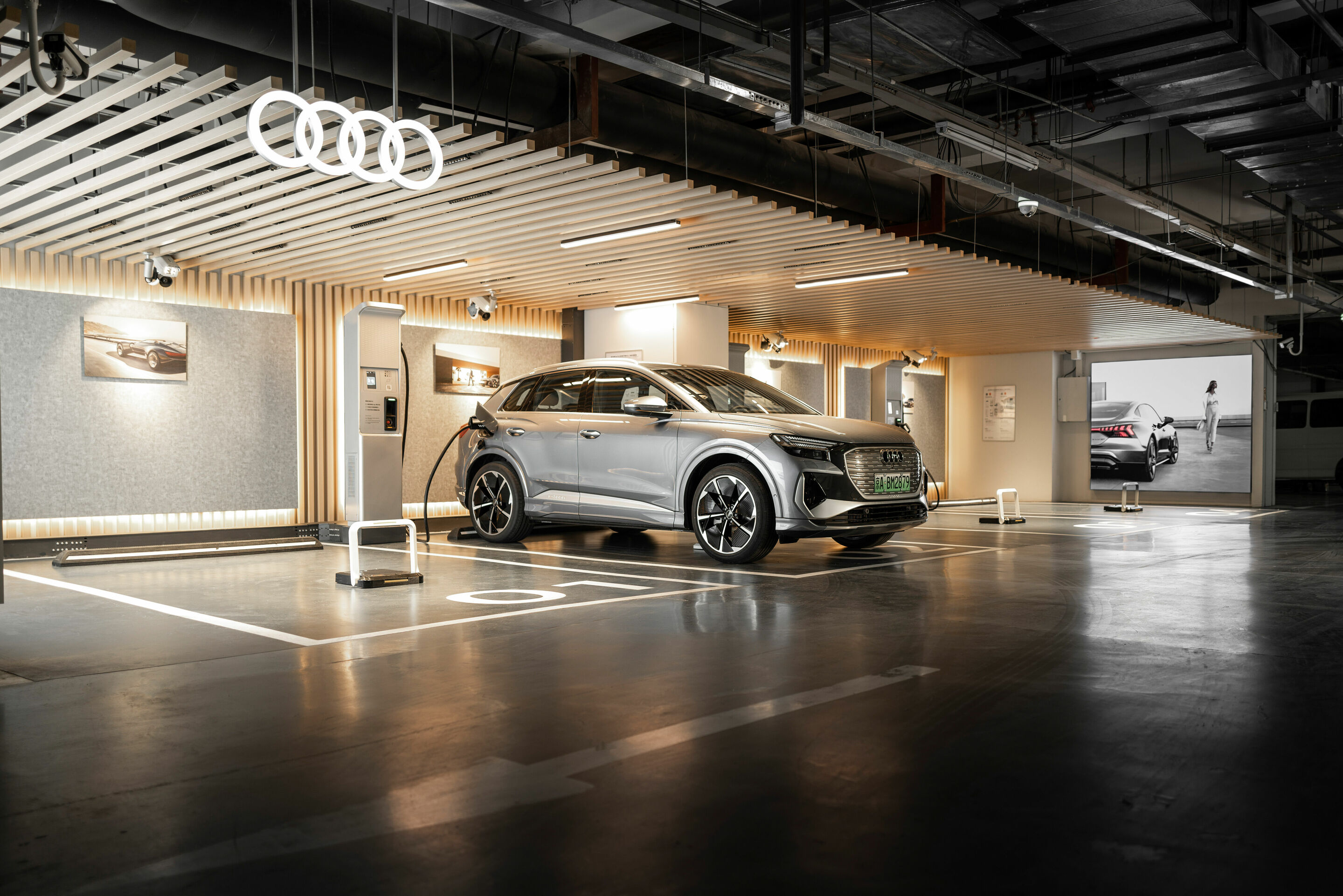 Audi Ladestation in Peking - Audi Q4 e-tron