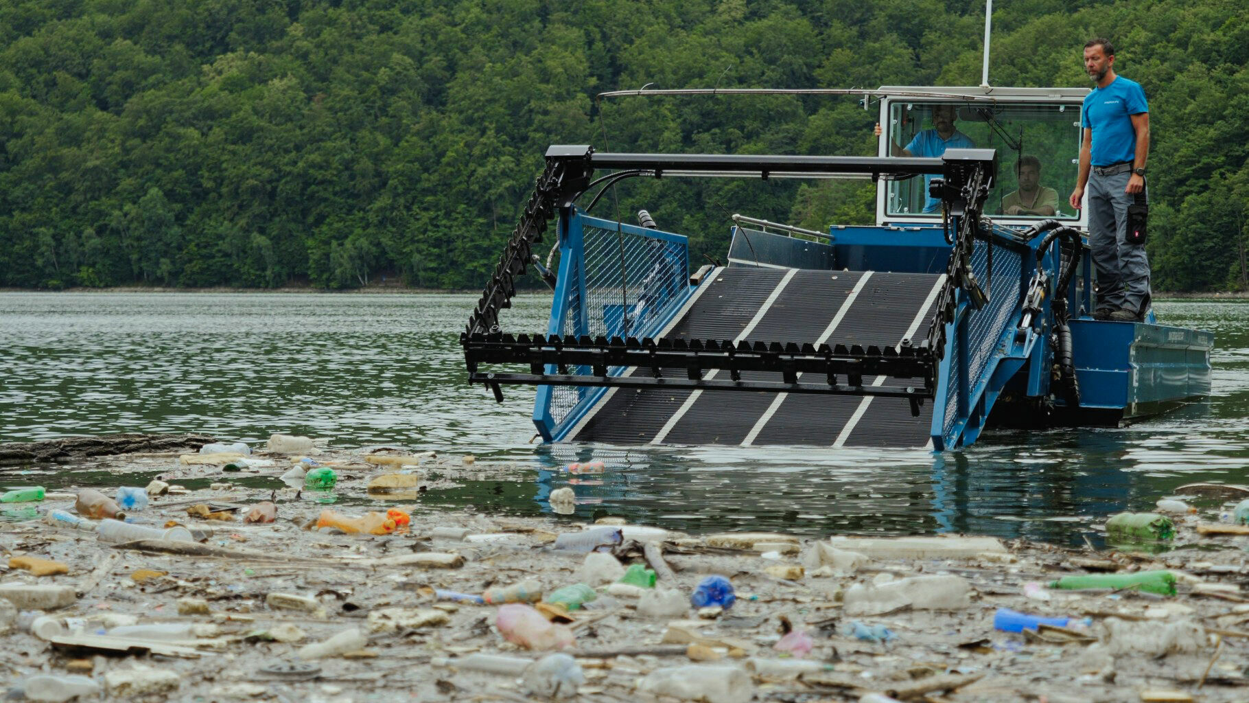 Clean water in Thailand - The Audi Foundation for the Environment and the Ferry Porsche Foundation are contributing to cleaner rivers and waters in Thailand through a new, long-term clean-up project by the green start-up everwave. In 2022, the organizations...