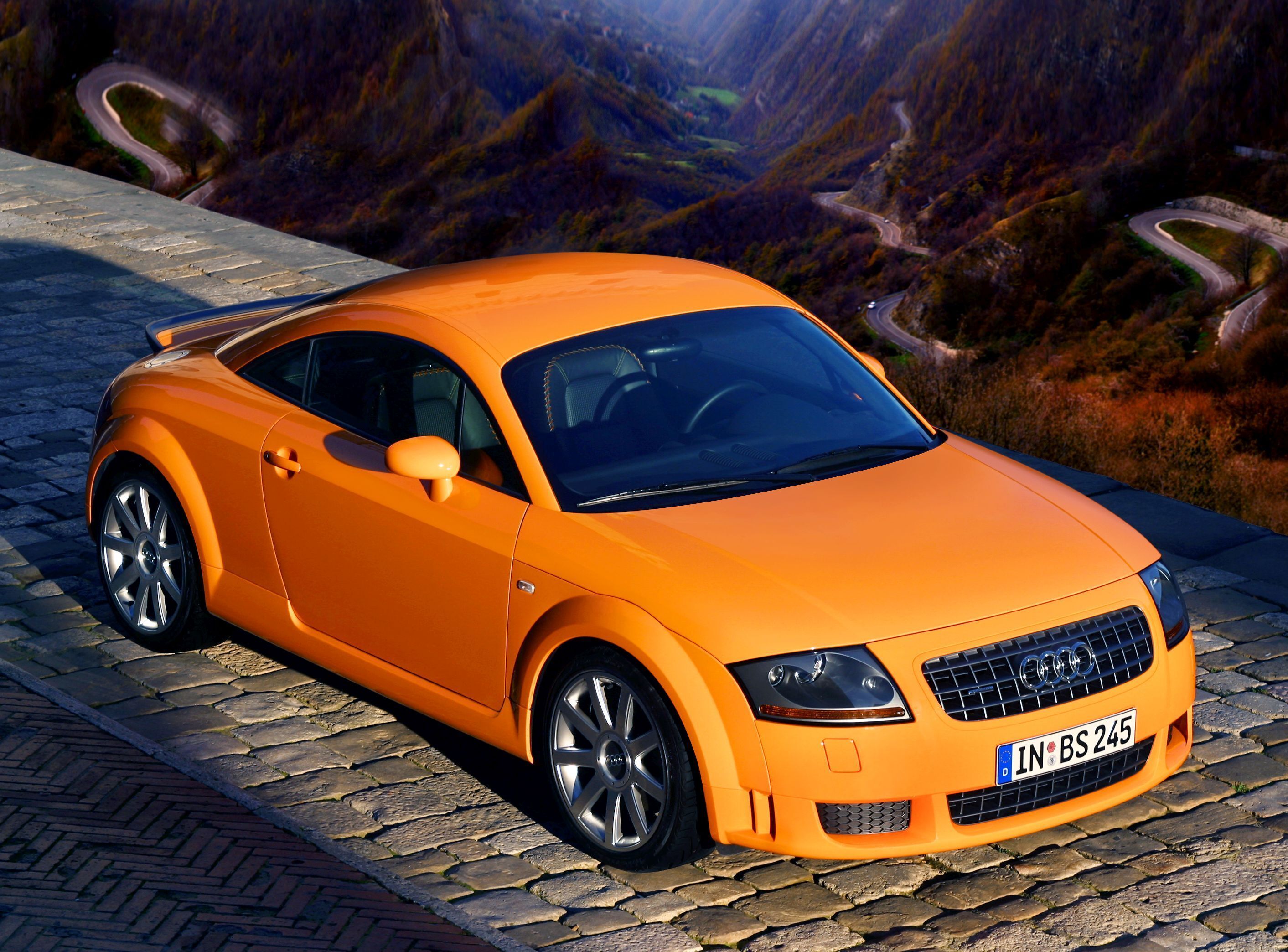 The Audi TT turns 25 (until 2023) - The Audi TT in Papaya Orange, picture taken in 2003.