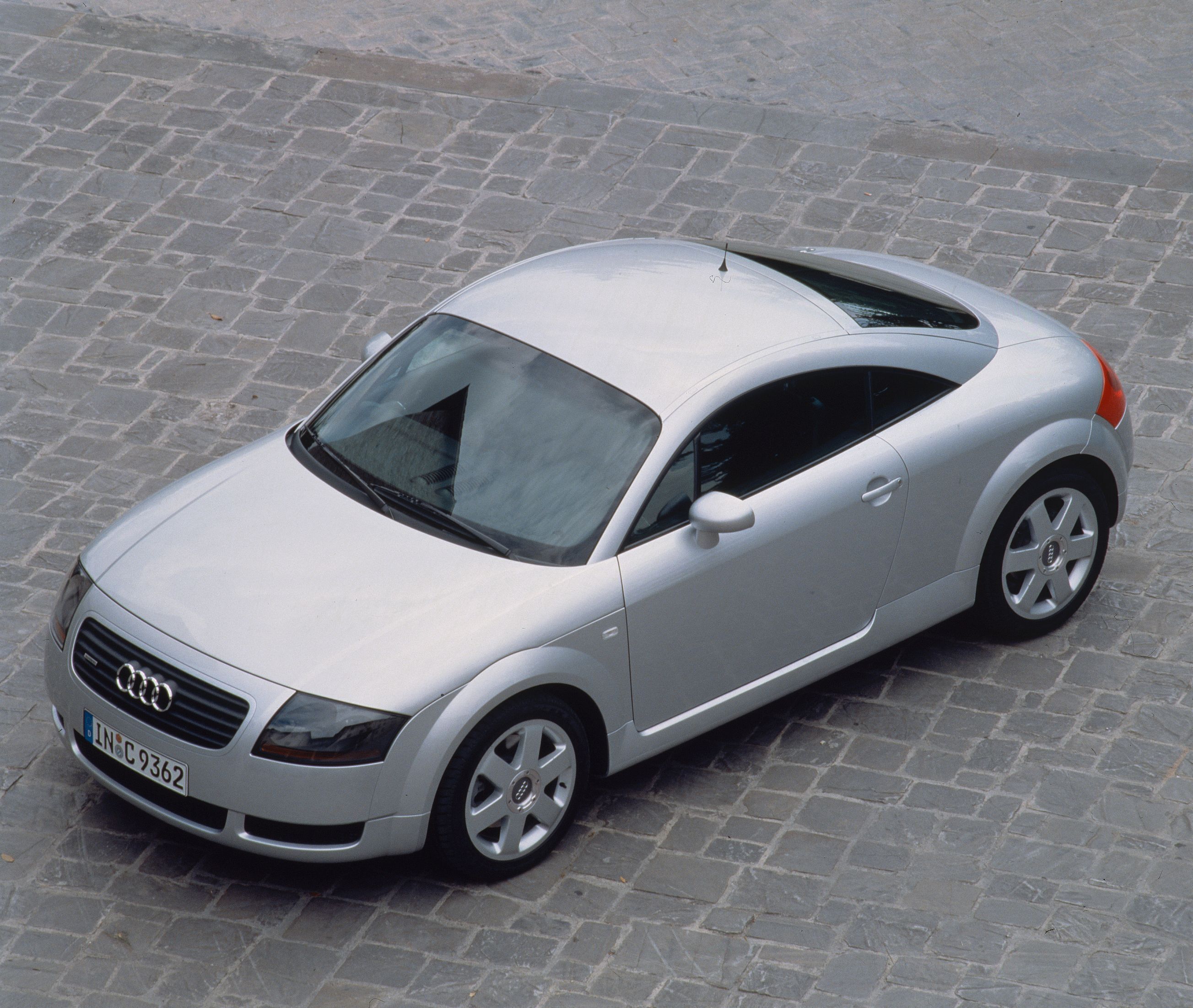 A timeless design icon: The Audi TT turns 25 (until 2023) - The first-generation Audi TT Coupé (silver, image 2).