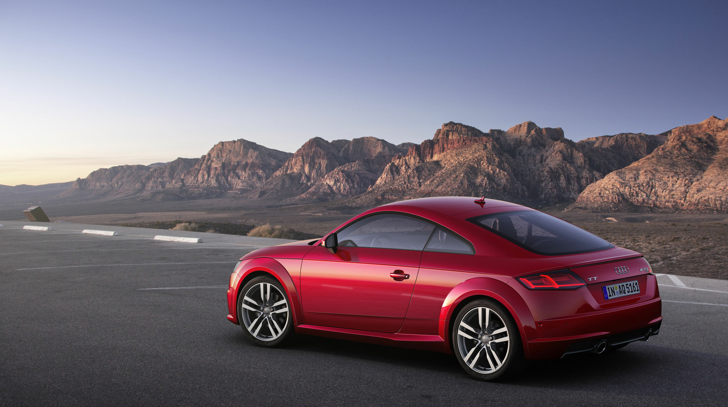 Zeitlose Designikone: Der Audi TT wird 25 Jahre - Audi TT Coupé, Standaufnahme, Farbe: Tangorot