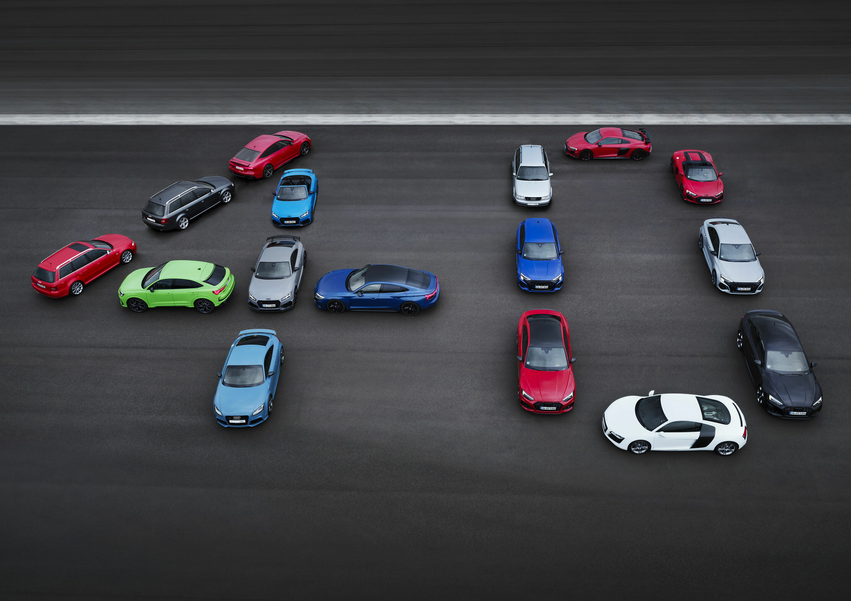 40 years Audi Sport GmbH - Models from left to right (static photo):
Audi RS 4 Avant, 1st generation
Audi RS Q3 Sportback, colour: Kyalami Green
Audi RS 6 Avant, 1st generation
Audi RS 7 Sportback, colour: Tango Red
Audi TT RS, 1st generation
Audi TT...