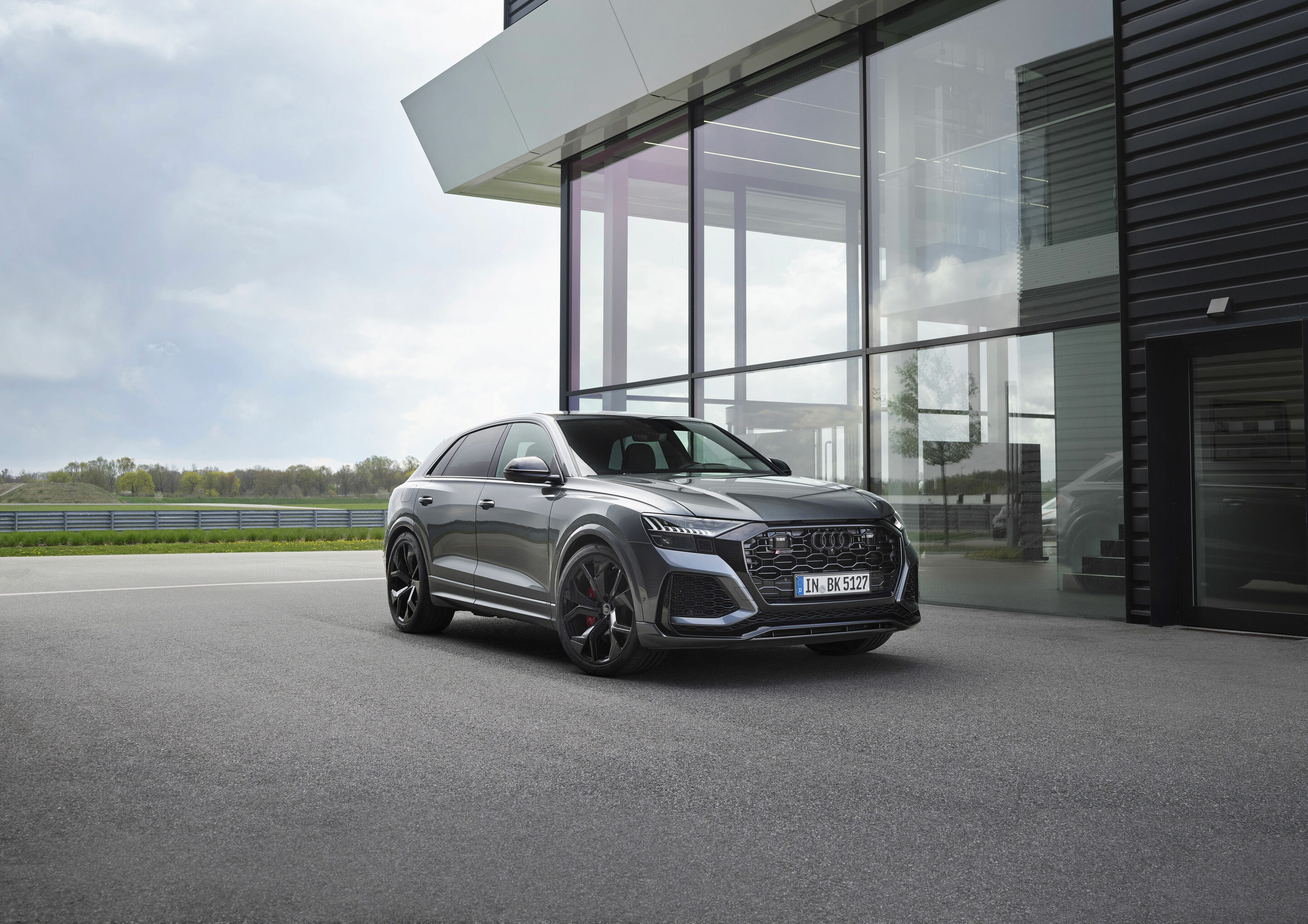 40 years Audi Sport GmbH - Audi RS Q8
Static photo, color: Daytona Grey