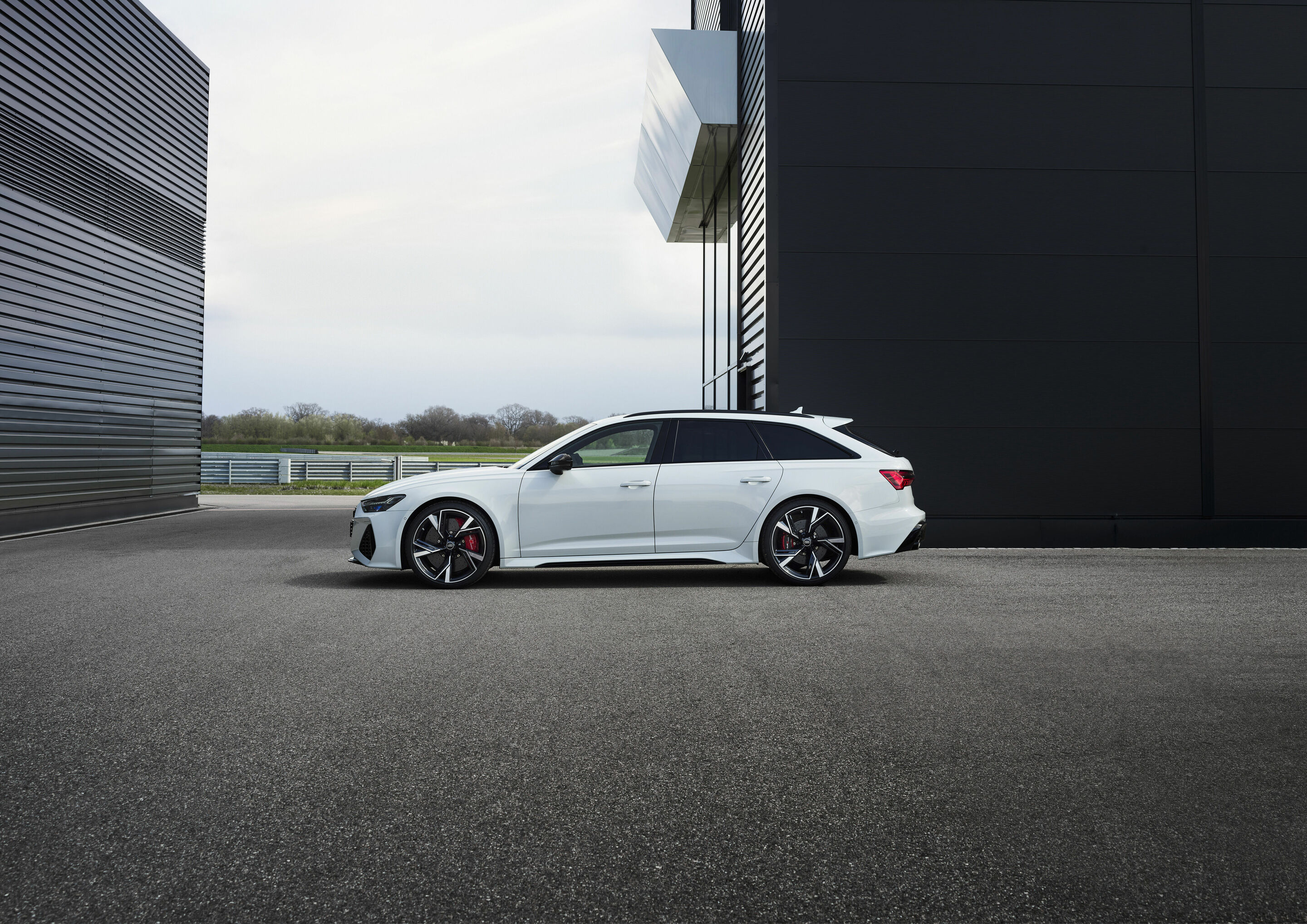 40 years Audi Sport GmbH - Audi RS 6 Avant, colour: Glacier White (static photo)