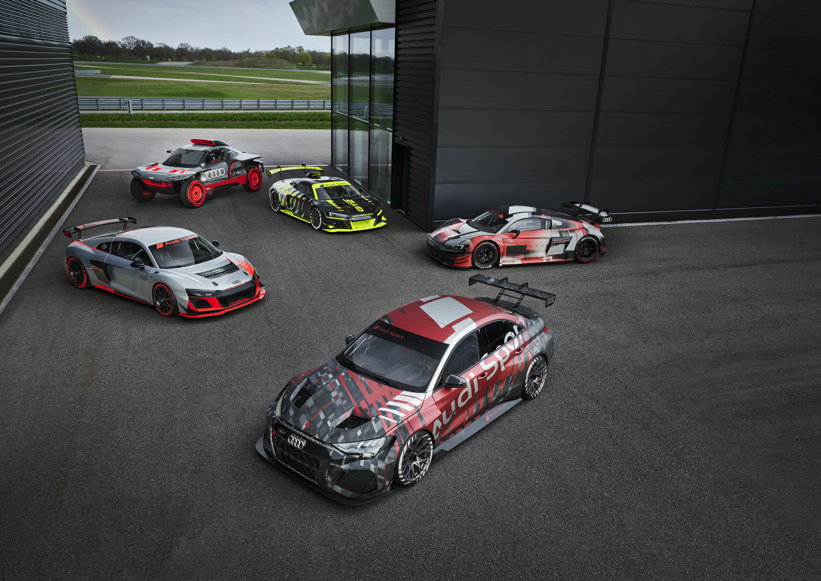 40 Jahre Audi Sport GmbH - Modelle v.l.n.r. (Standaufnahme):
Audi R8 LMS GT4
Audi RS Q e-tron
Audi RS 3 LMS
Audi R8 LMS GT2
Audi R8 LMS GT3