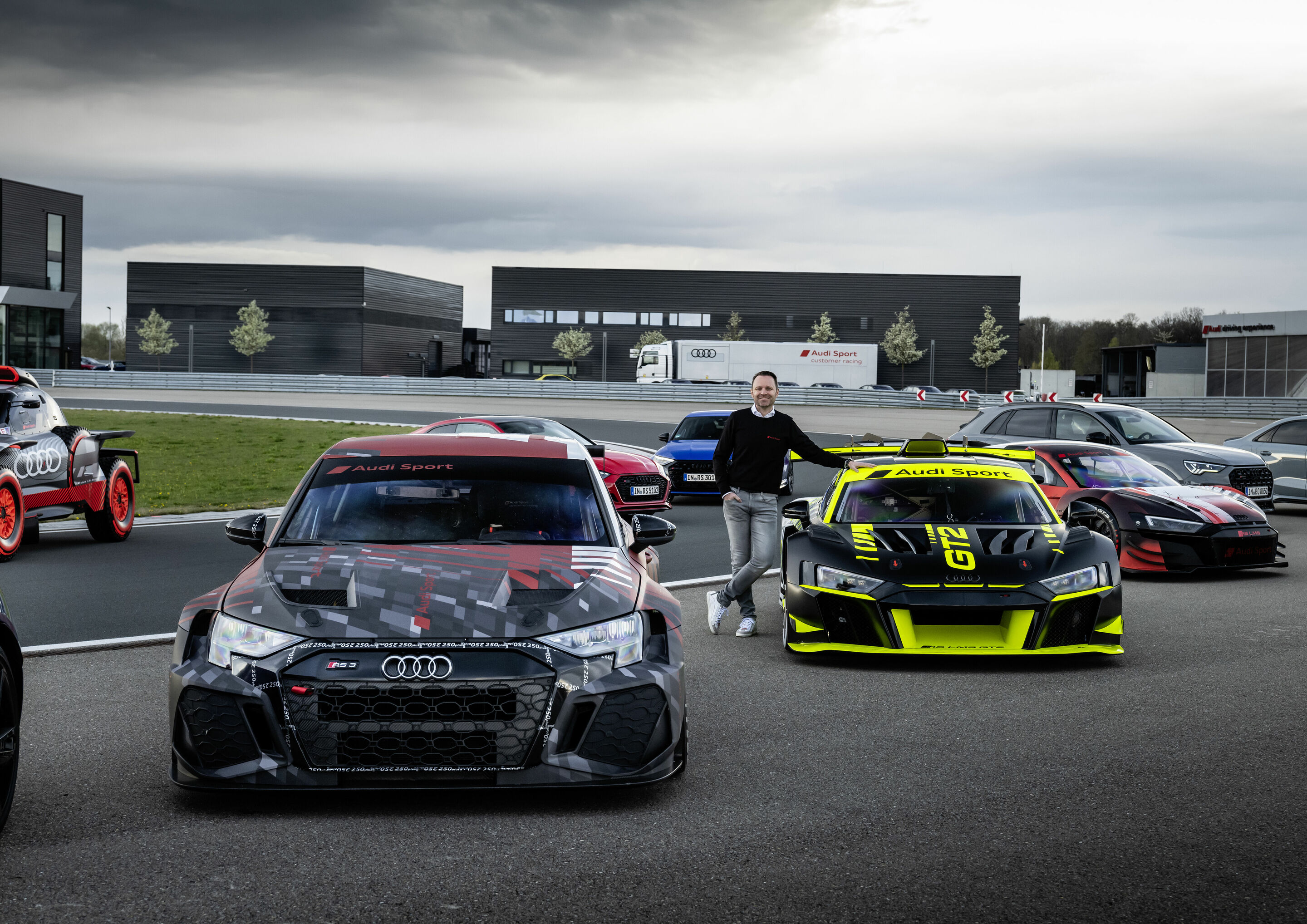 40 Jahre Audi Sport GmbH - Rolf Michl, Geschäftsführer der Audi Sport GmbH und Motorsportchef von AudiModelle v.l.n.r. (Standaufnahme):Audi RS 3 LMS, Audi R8 LMS GT2