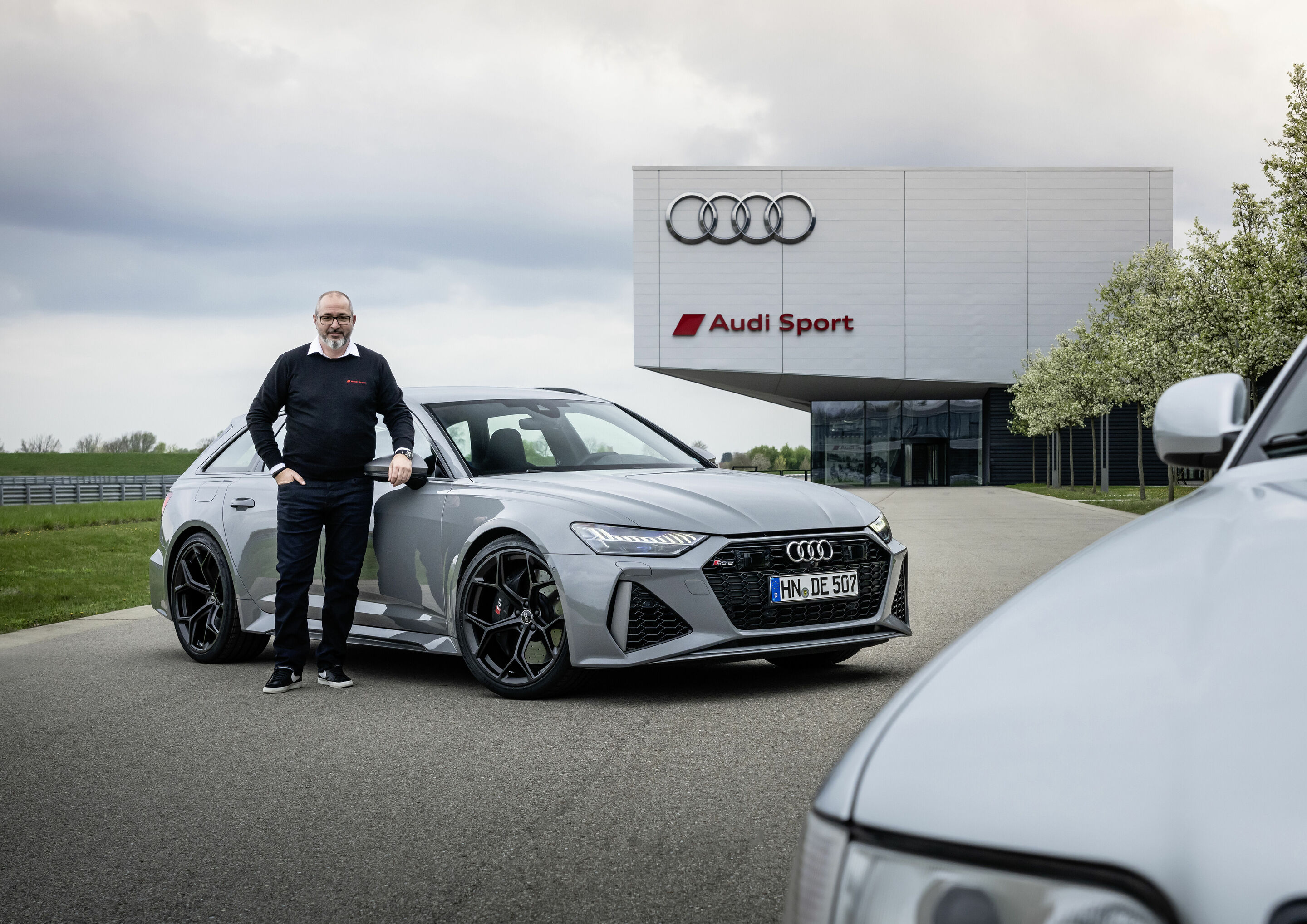 40 years Audi Sport GmbH - Steffen Bamberger, Head of Technical Development Audi Sport GmbH

Model (static photo): Audi RS 6 Avant performance, colour: Nardo Grey