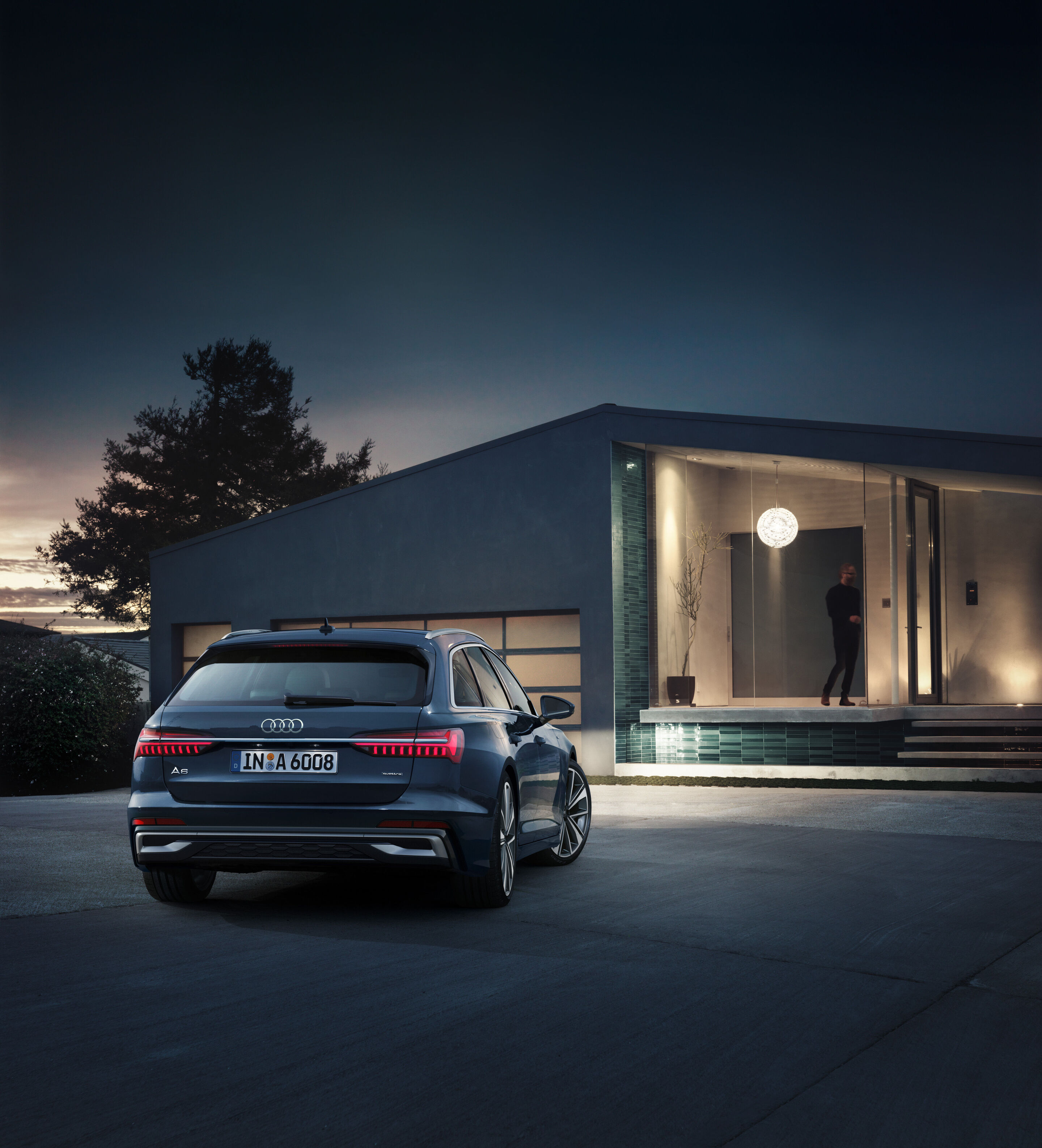 Audi A6 Avant (bis 2025) - Standaufnahme:
Farbe: Firmamentblau Metallic.