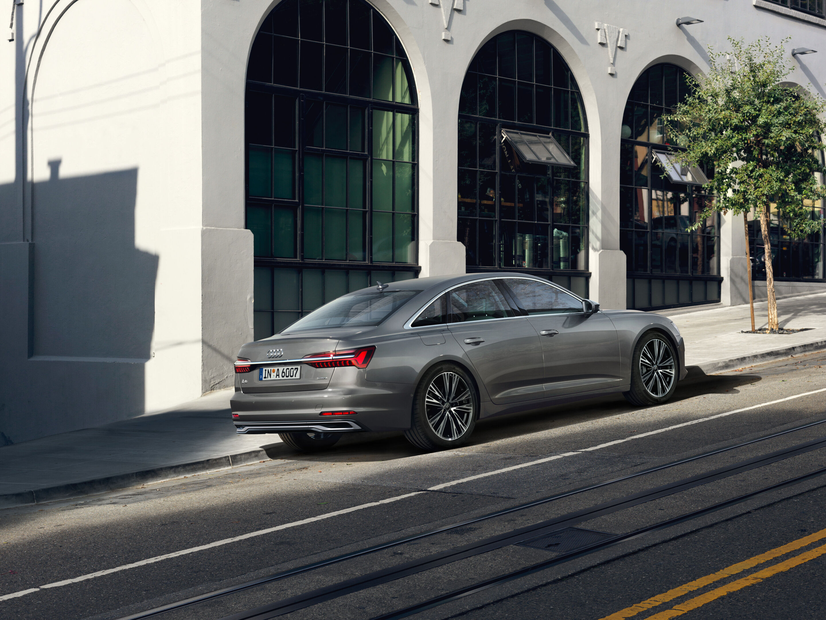 Audi A6 Limousine (bis 2025) - Standaufnahme, 
Farbe: Chronosgrau Metallic