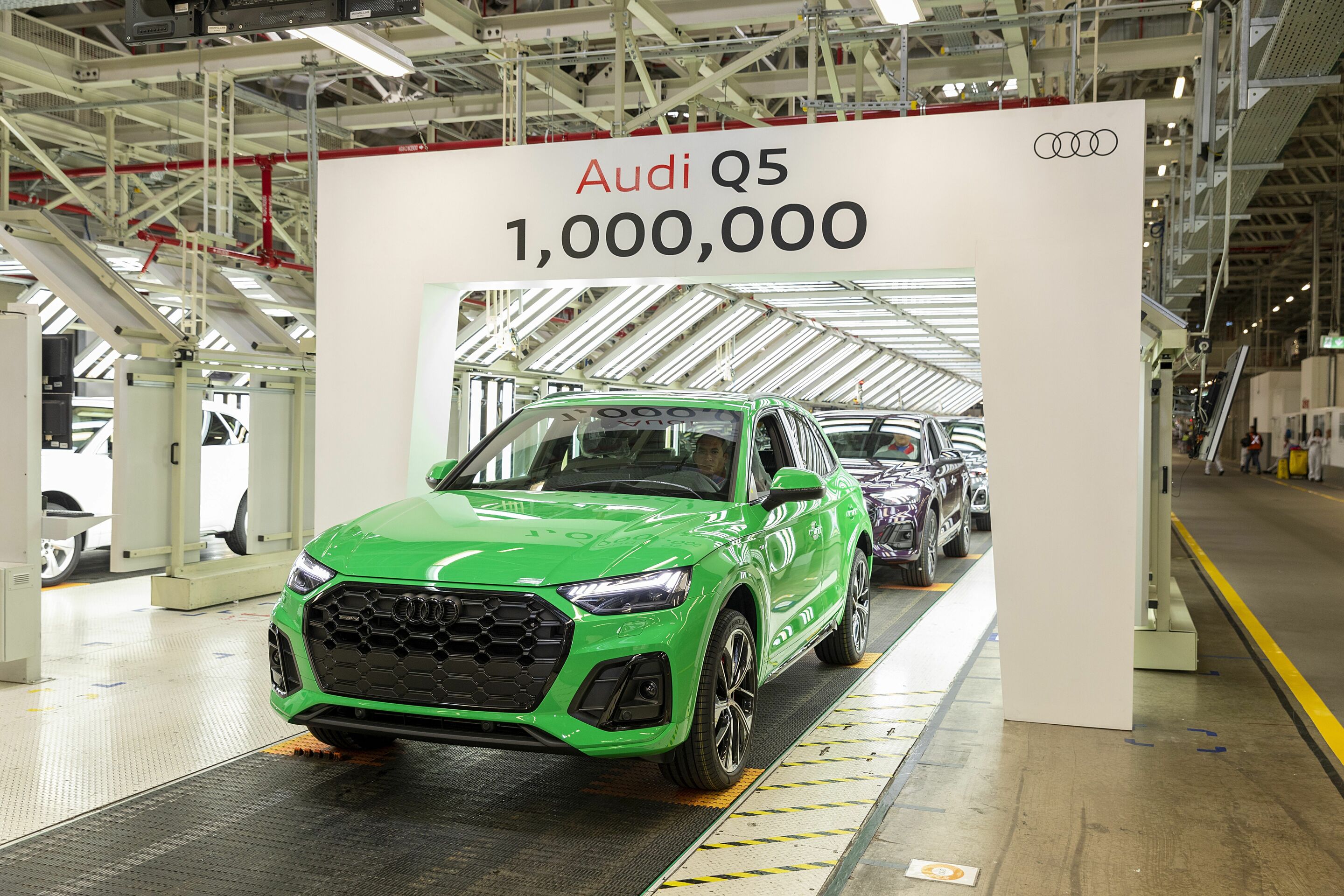 Zehn Jahre nach Grundsteinlegung fährt bei Audi México in San José Chiapa das einmillionste Auto vom Band - Der einmillionste Q5 fährt vom Band.