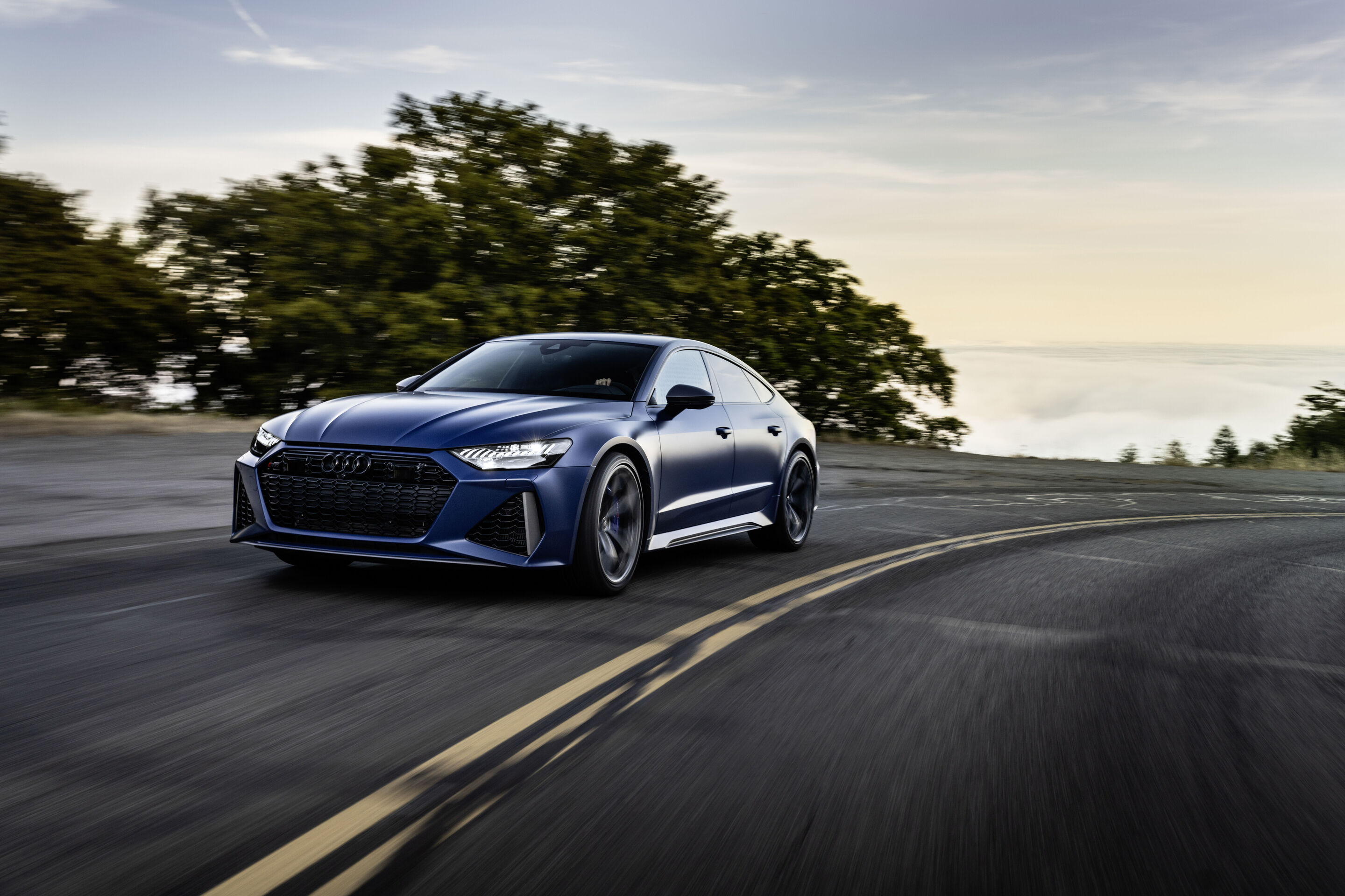 Audi RS 7 Sportback performance (until 2025) - Dynamic photo, 
Colour: Ascariblue matt