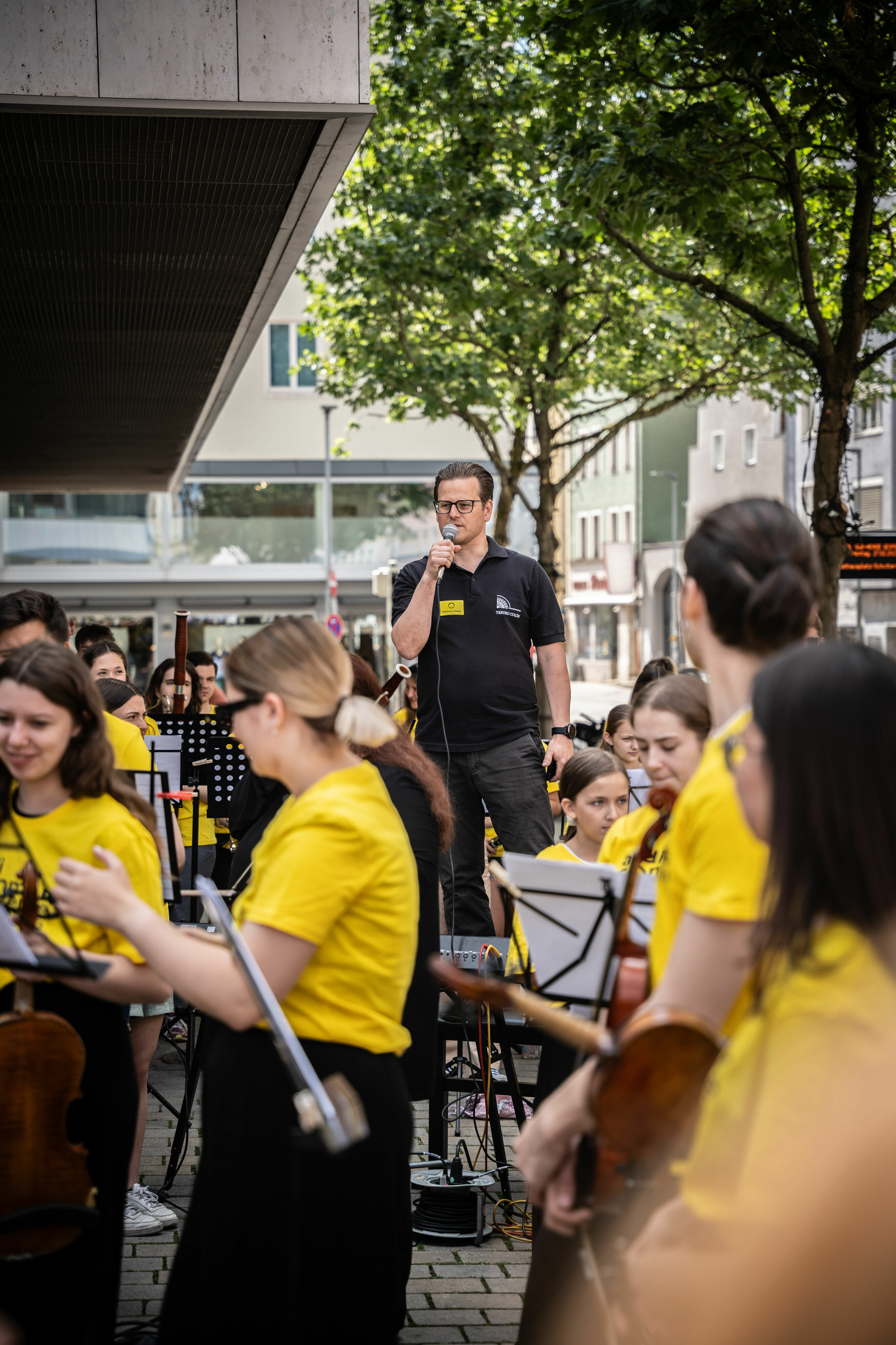 Audi Sommerkonzerte 2023 - Sebastian Wieser, artistic director of the Audi Summer Concerts, announces the "flash mob" on the town hall square in Ingolstadt.