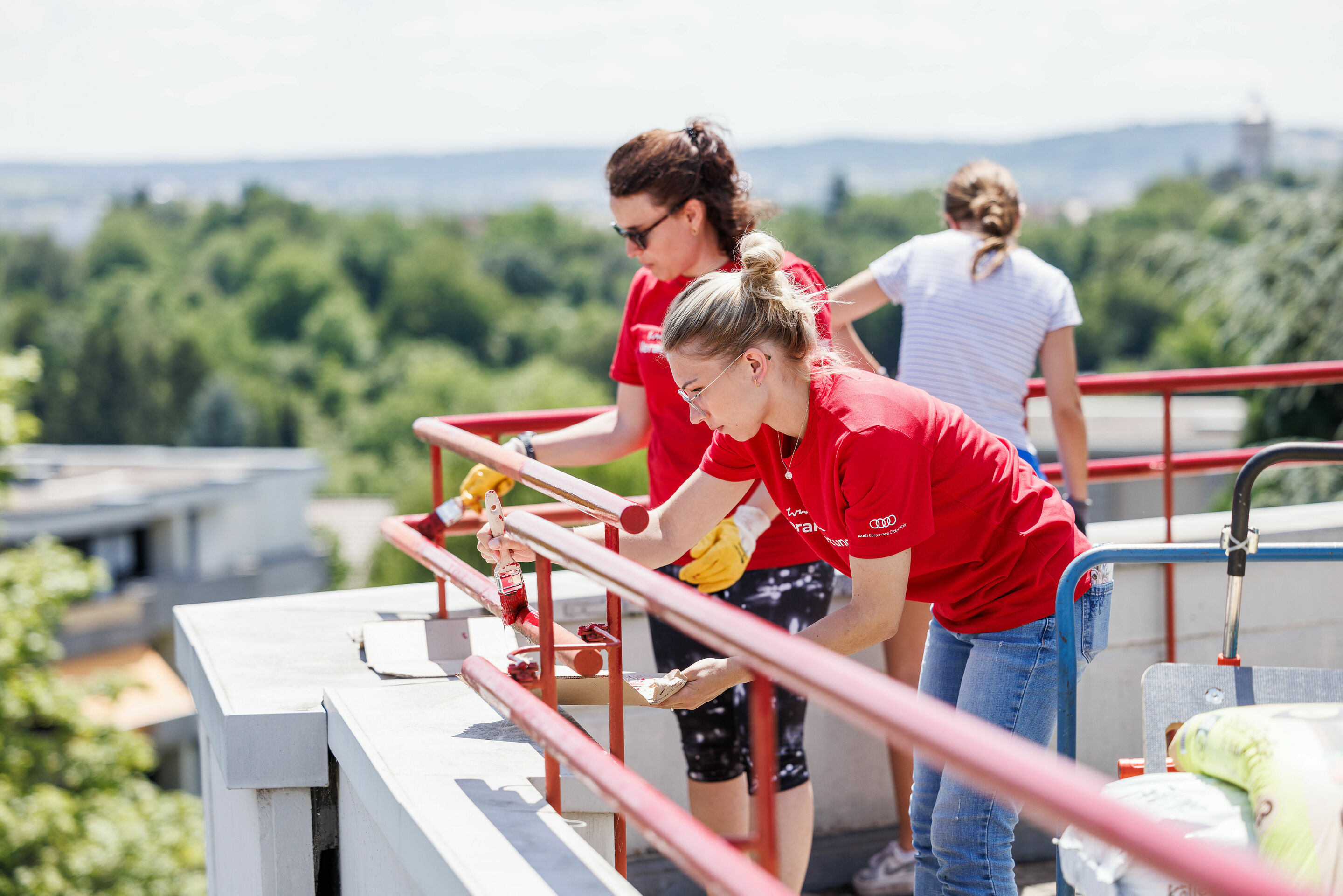 Audi Social Day - At the Richard Drautz Foundation in Heilbronn, volunteers and the Audi Women's Network are beautifying the roof garden of the nursing home.