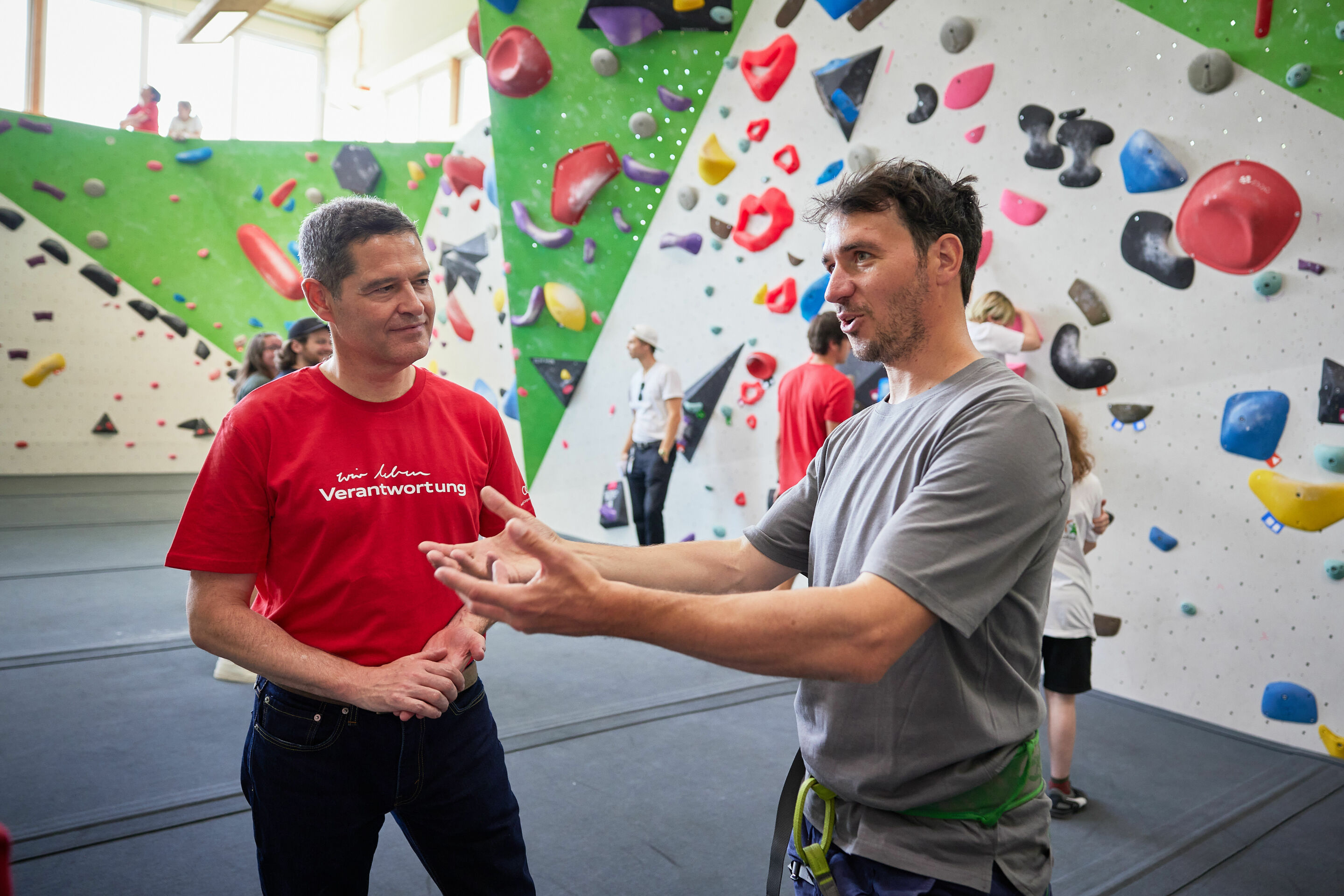 Audi Social Day - Am 24. Juni 2023 sind Audianer_innen für verschiedene soziale Organisationen im Einsatz. Im Bild: Projekt „Klettern mit Geschwistern von schwerkranken Kindern“ für den Verein ELISA, DAV-Kletterhalle, Ingolstadt. Mit am Start: Audi Markenbotschafter...