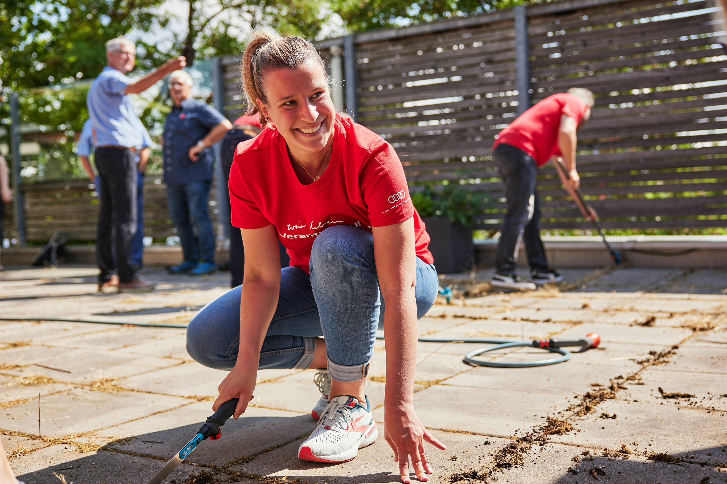 Audi Social Day - Am 24. Juni 2023 sind Audianer_innen für verschiedene soziale Organisationen im Einsatz. Im Bild: Projekt „Dachterrasse verschönern für die Lebenshilfe Ingolstadt“.