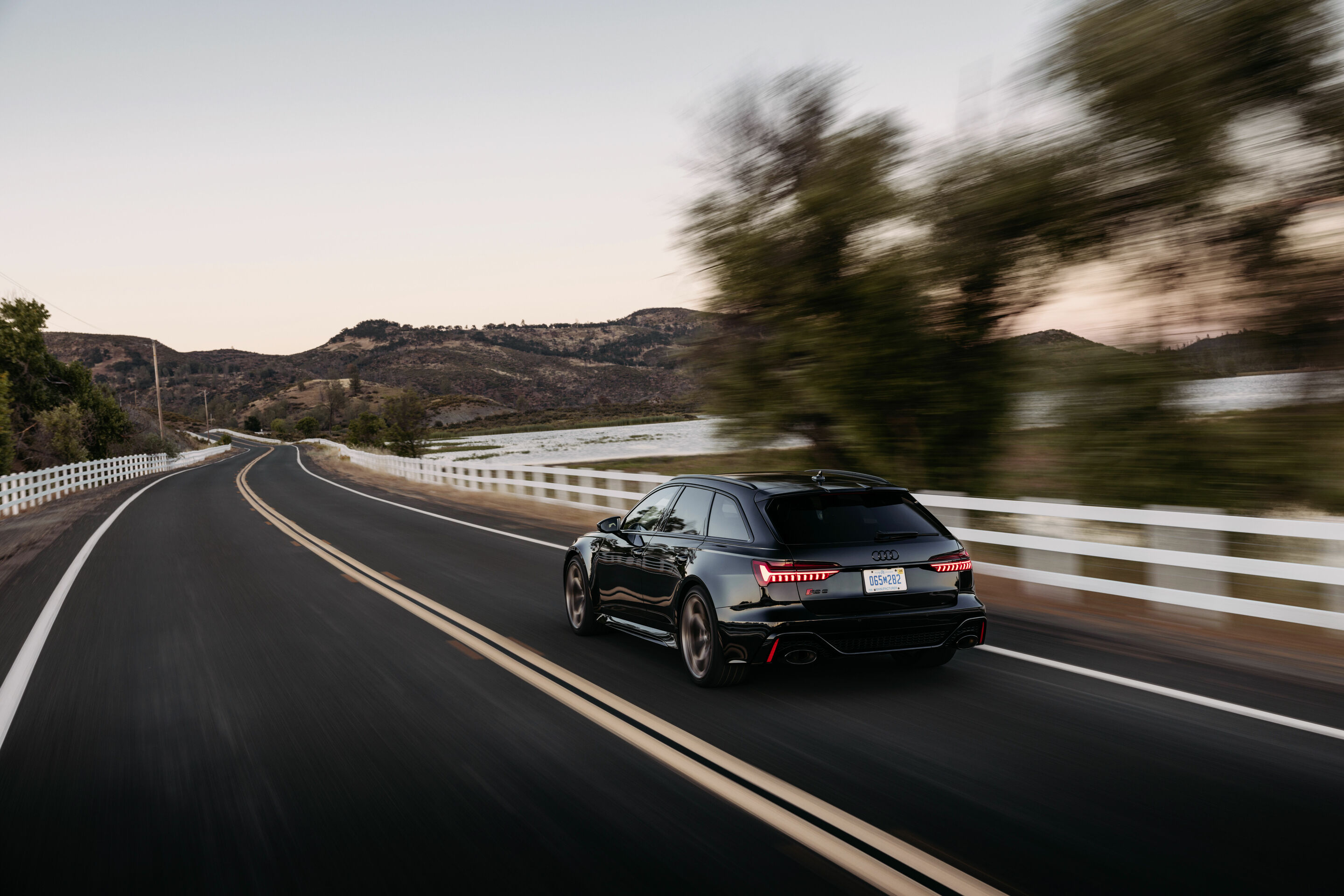 Audi RS 6 Avant performance - Dynamic photo, 
Colour: Mythos Black metallic