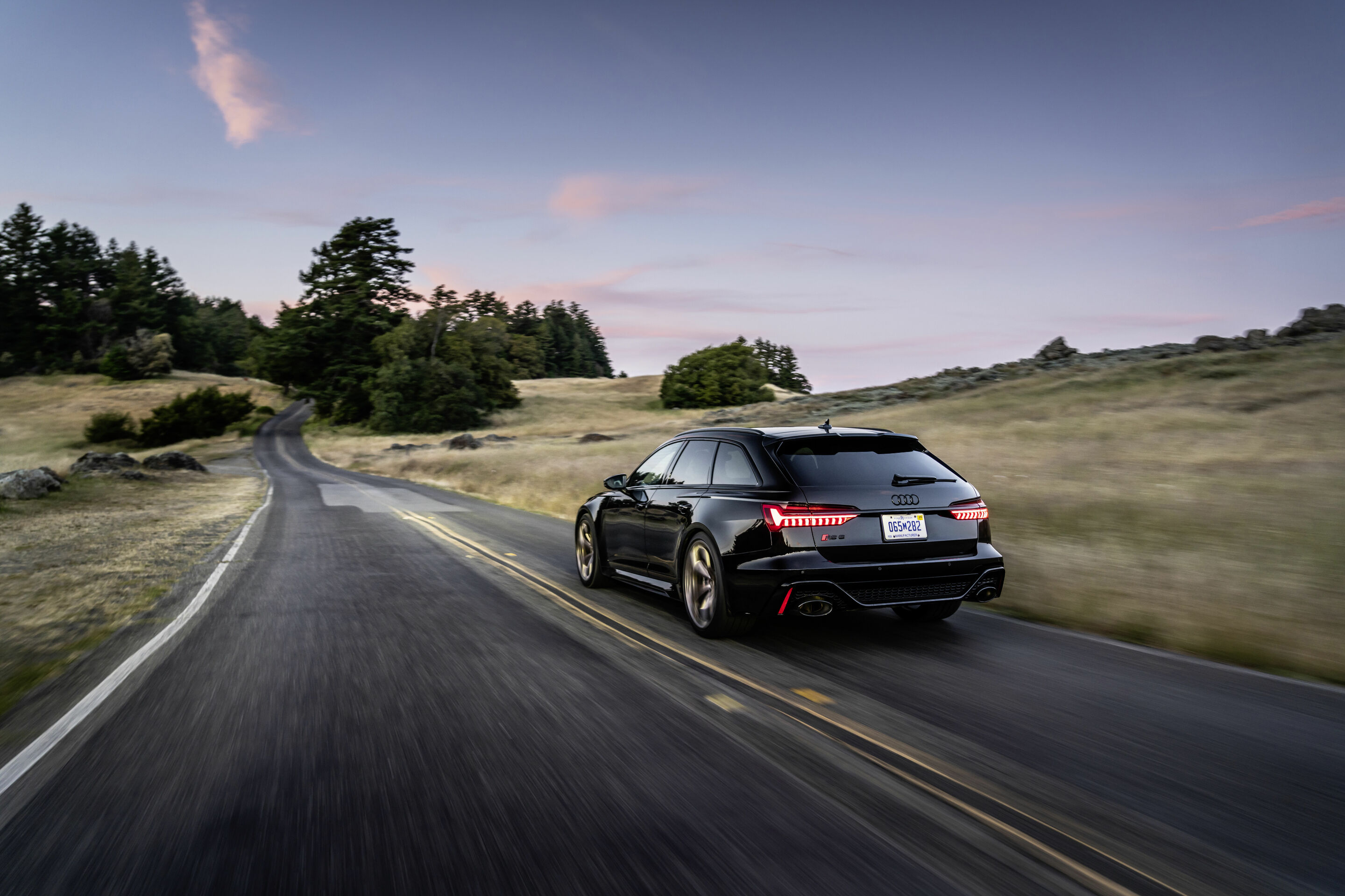 Audi RS 6 Avant performance - Dynamic photo, 
Colour: Mythos Black metallic
