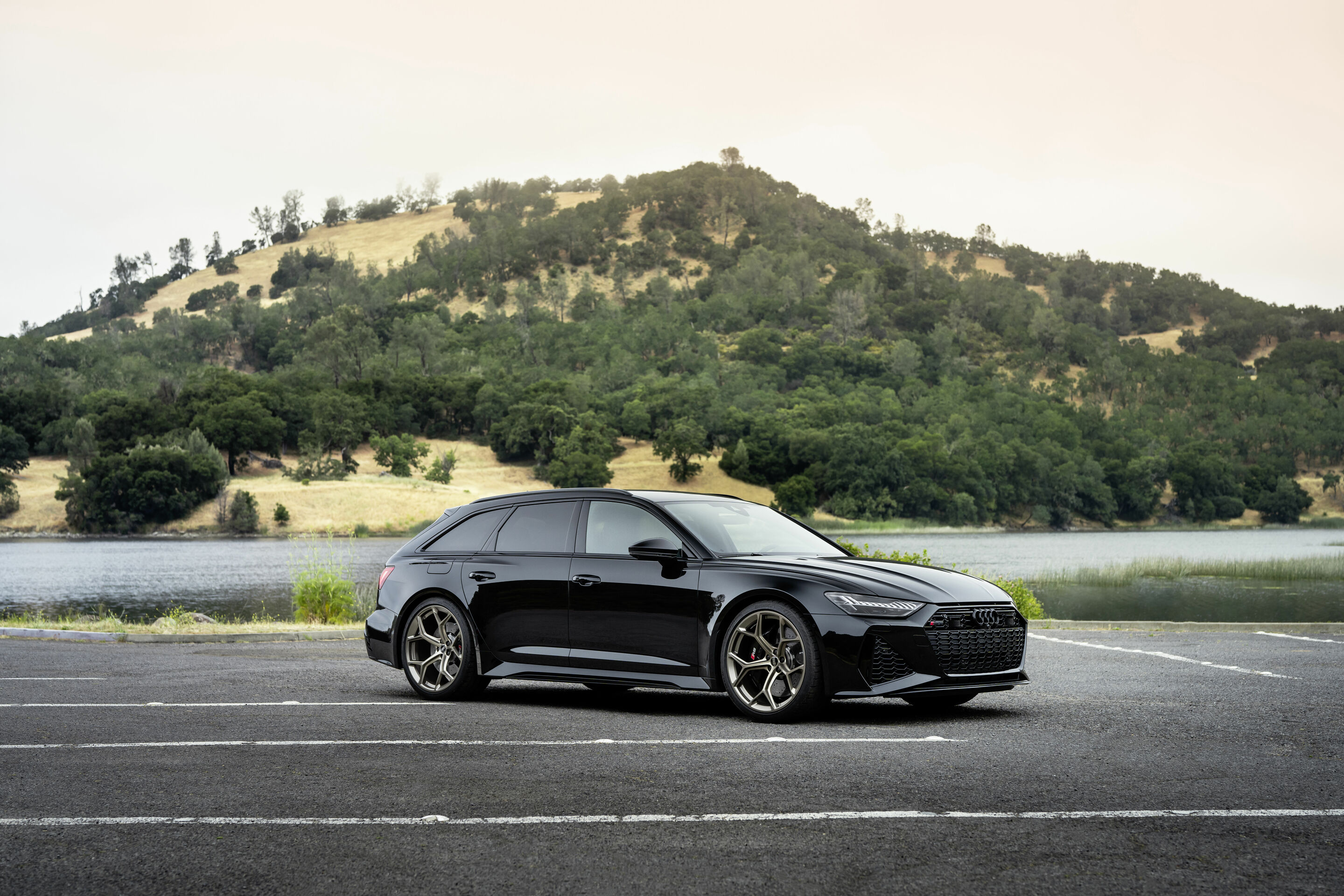 Audi RS 6 Avant performance - Standaufnahme,
Farbe: Mythosschwarz Metallic