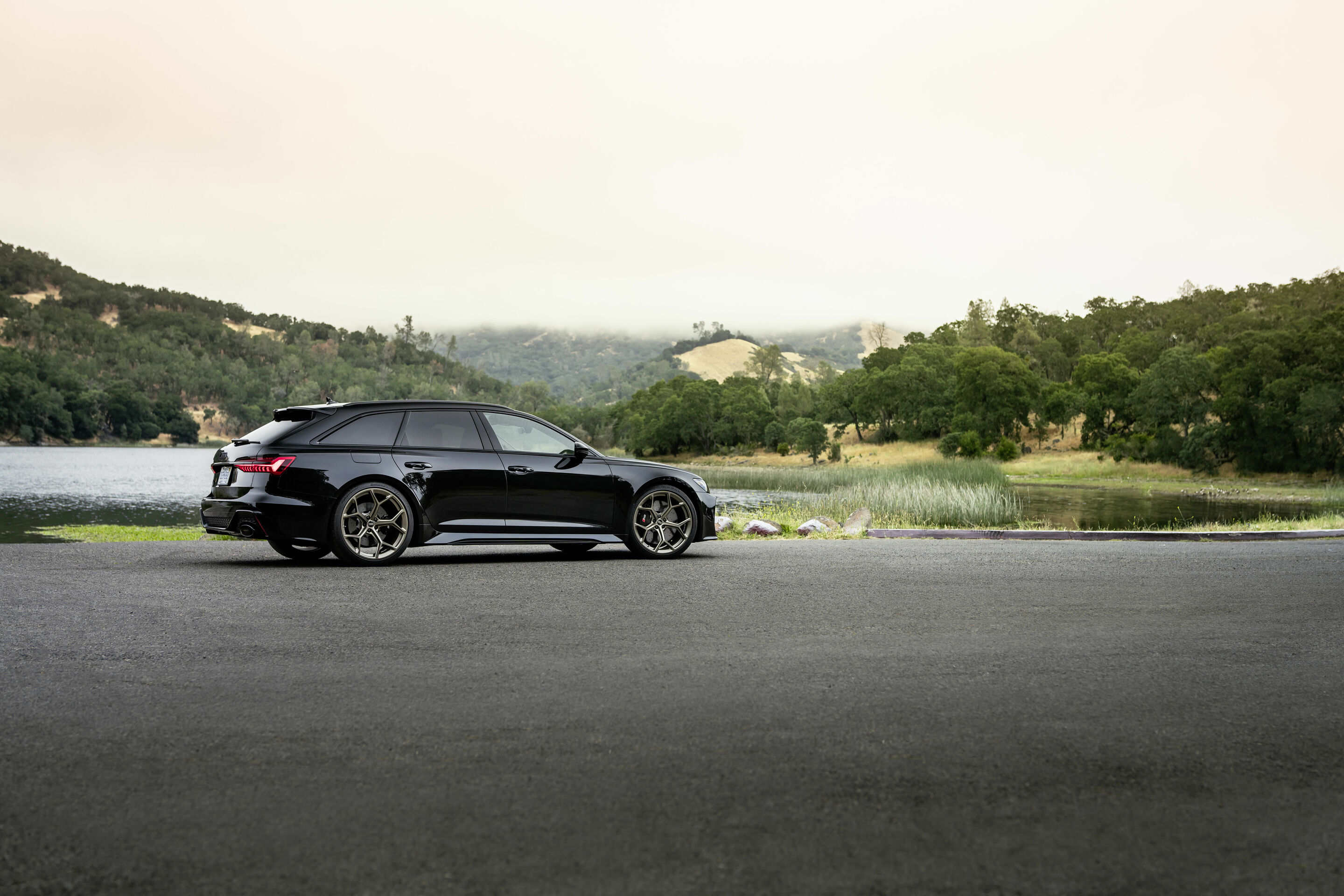 Audi RS 6 Avant performance - Standaufnahme,
Farbe: Mythosschwarz Metallic