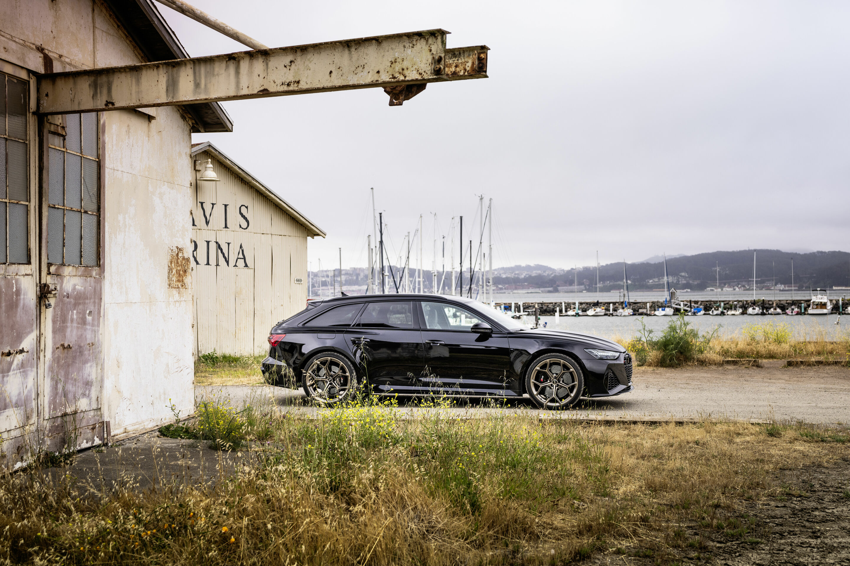 Audi RS 6 Avant performance - Standaufnahme,
Farbe: Mythosschwarz Metallic