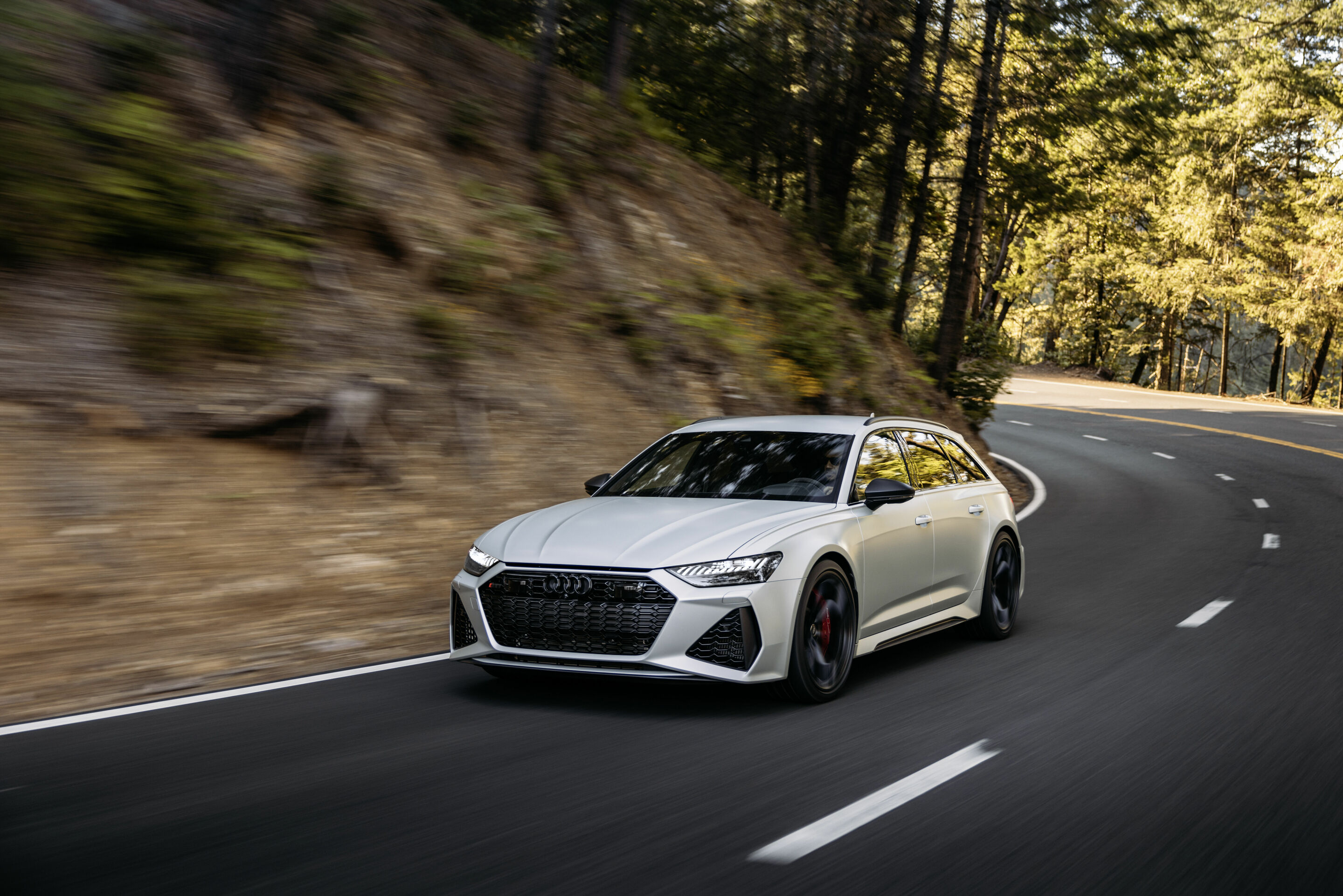 Audi RS 6 Avant performance - Fahraufnahme,
Farbe: Tausilber