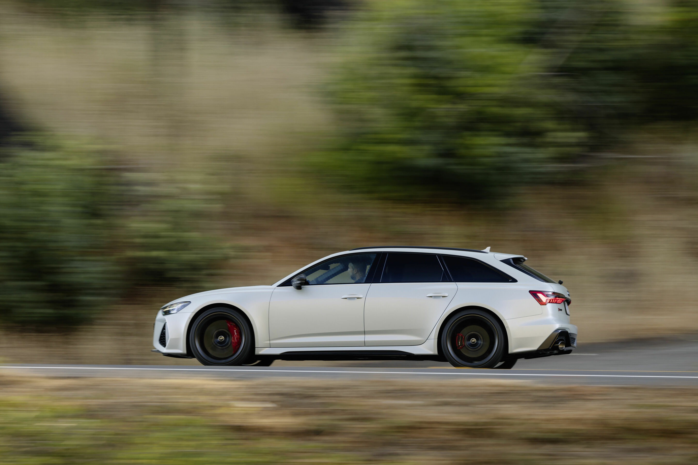 Audi RS 6 Avant performance - Dynamic photo,
Colour: Dew Silver