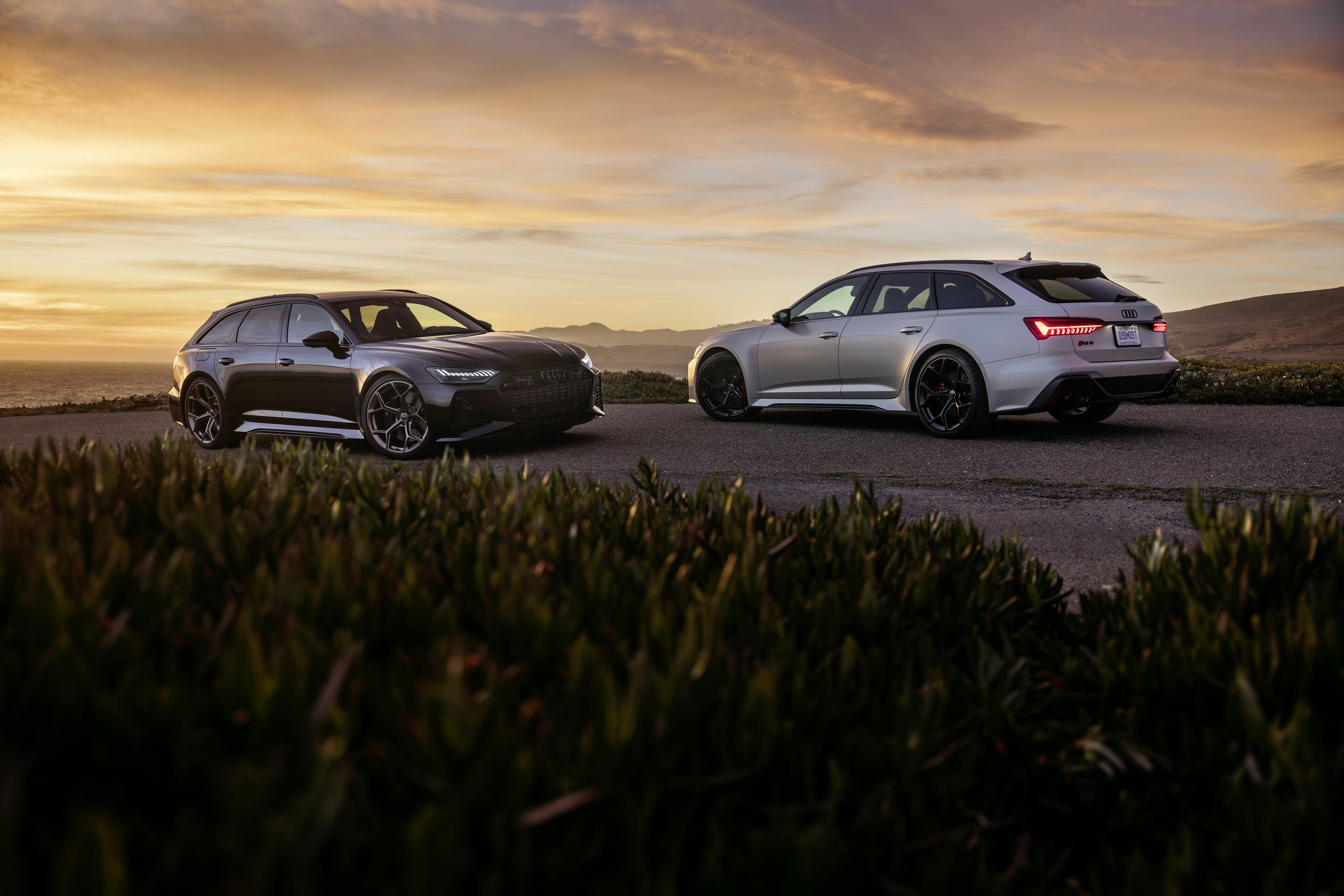 Audi RS 6 Avant performance - Standaufnahme,
Farbe: Mythosschwarz Metallic, Tausilber.