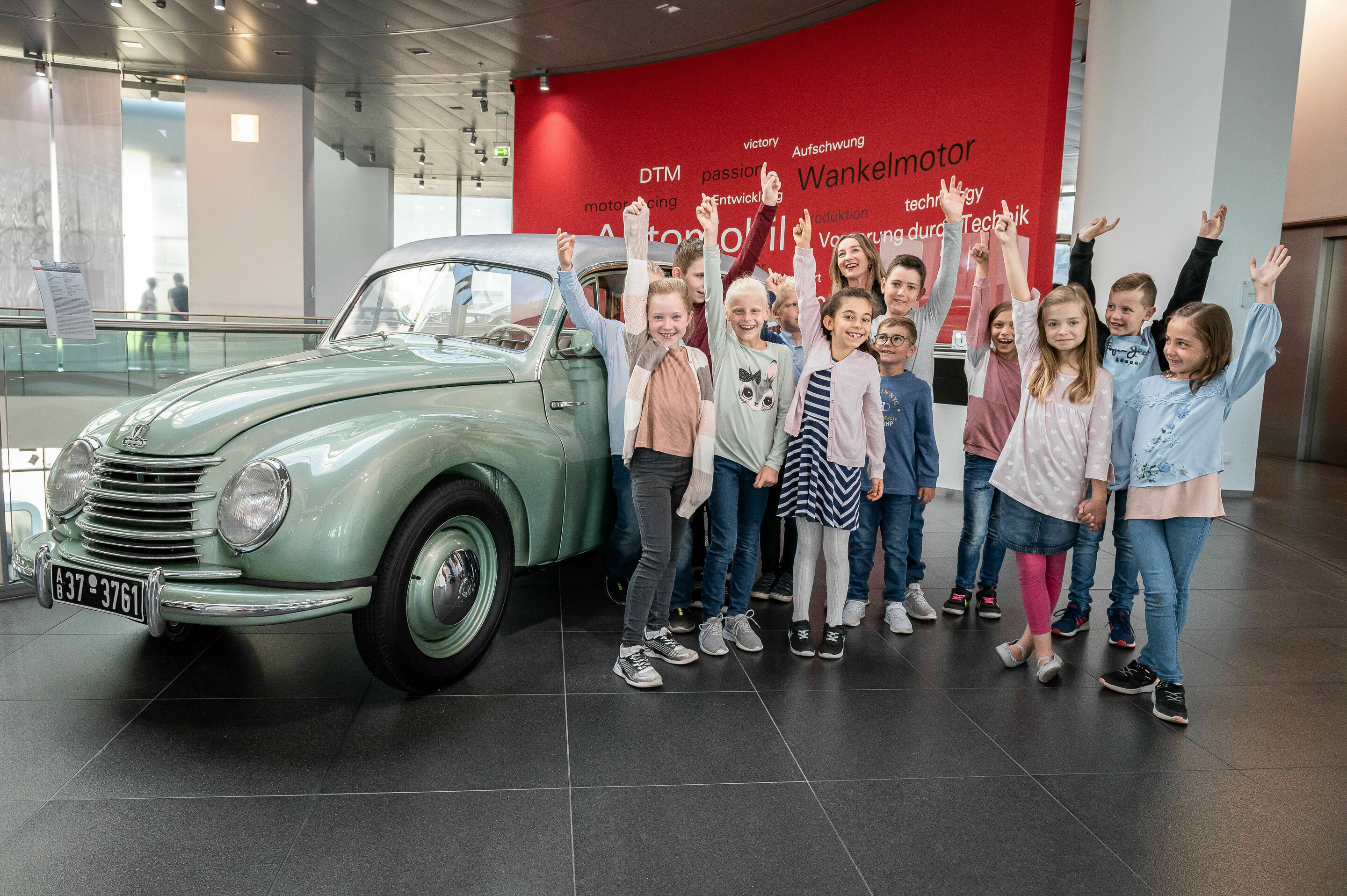 Kinderrallye mit Roboter ADUI - Bei der Kinderrallye mit Roboter ADUI lernen die Kinder alles über die Welt von Audi.