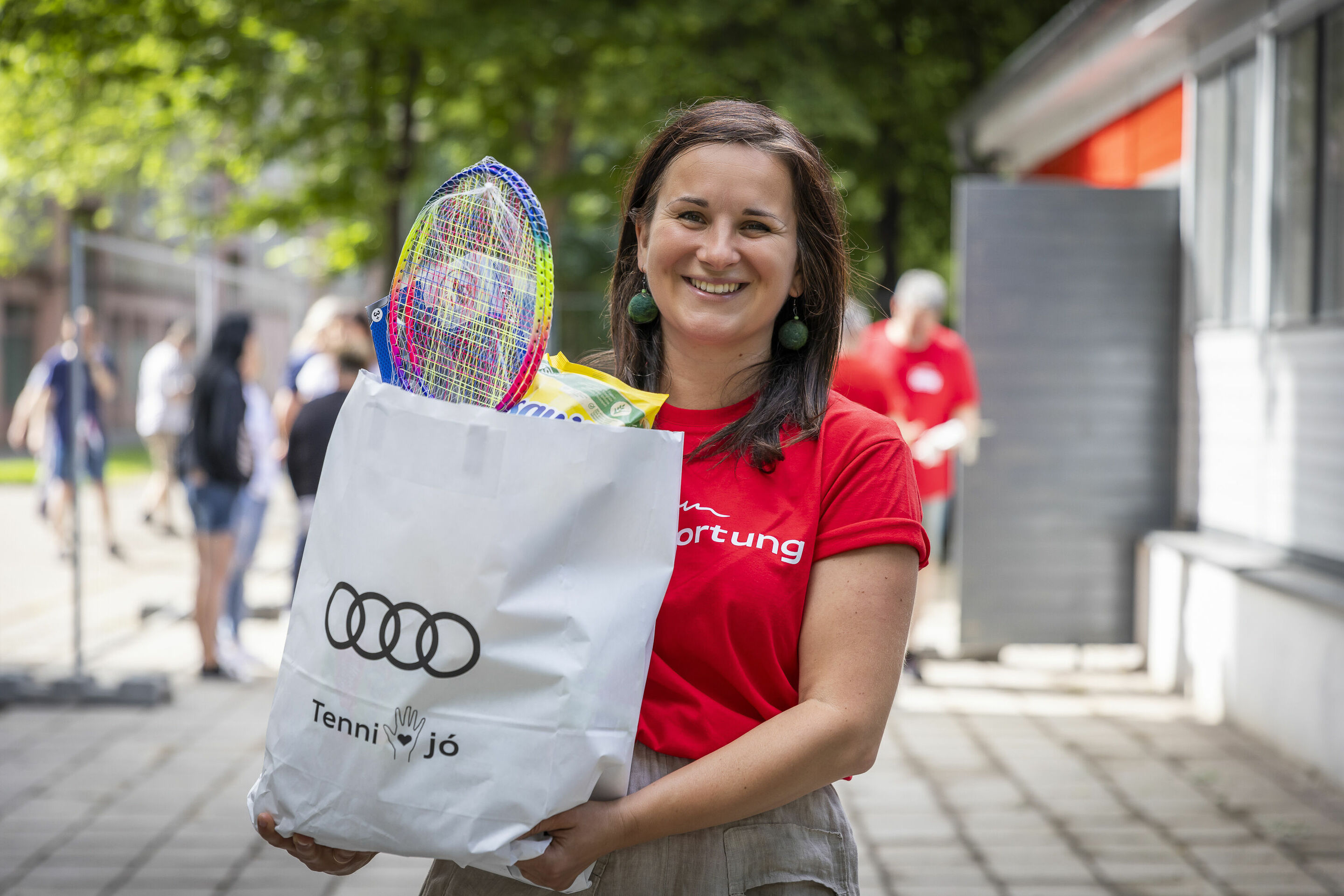 Audi Social Day - Jeder packt mit an: Beim Audi Social Day am 24. Juni 2023 haben die Audianer_innen das Spendengüterverteilzentrum in Győr hergerichtet.