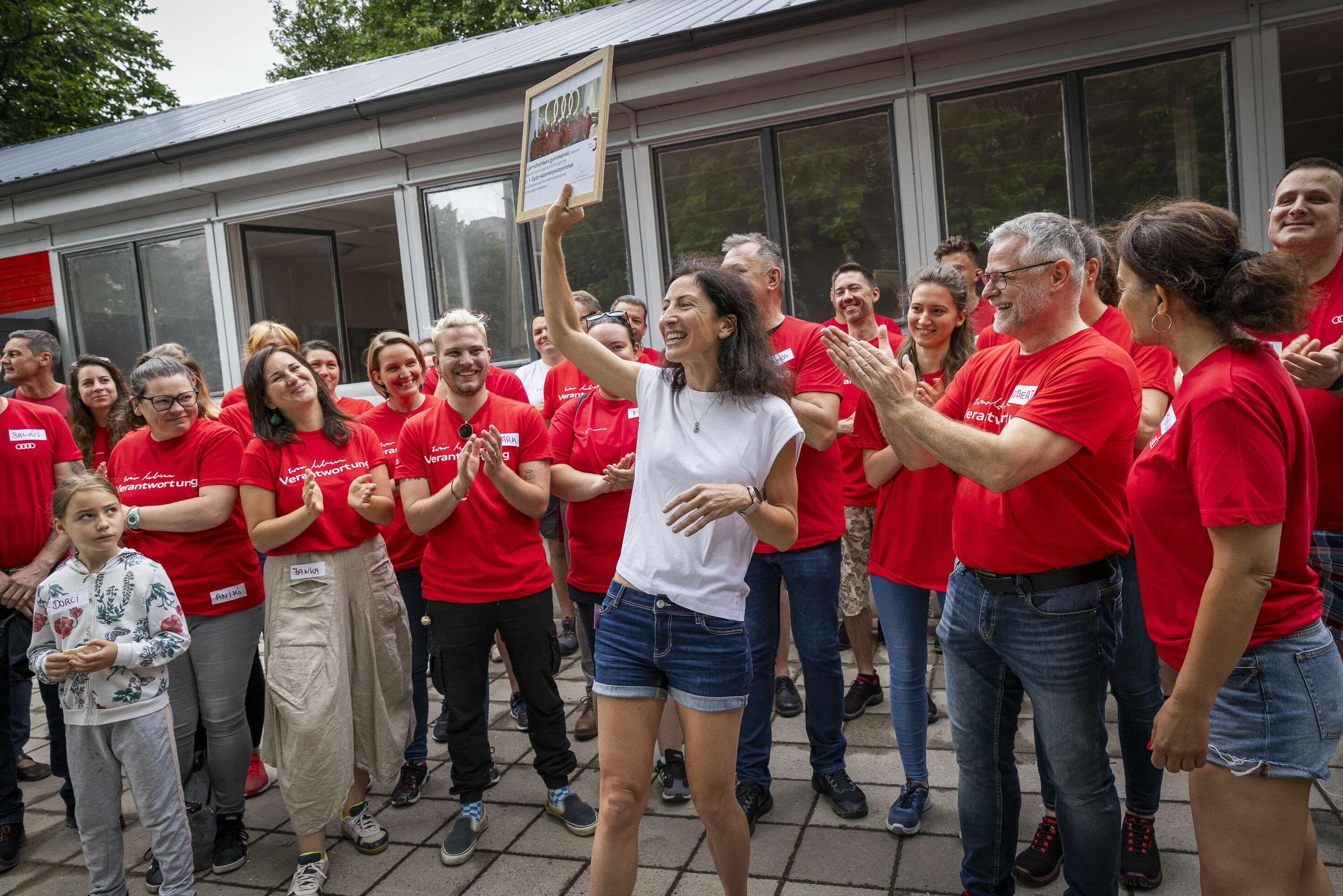 Audi Social Day - Commitment beyond the Social Day: Audi employees support the project for an entire year and are rewarded with a certificate.