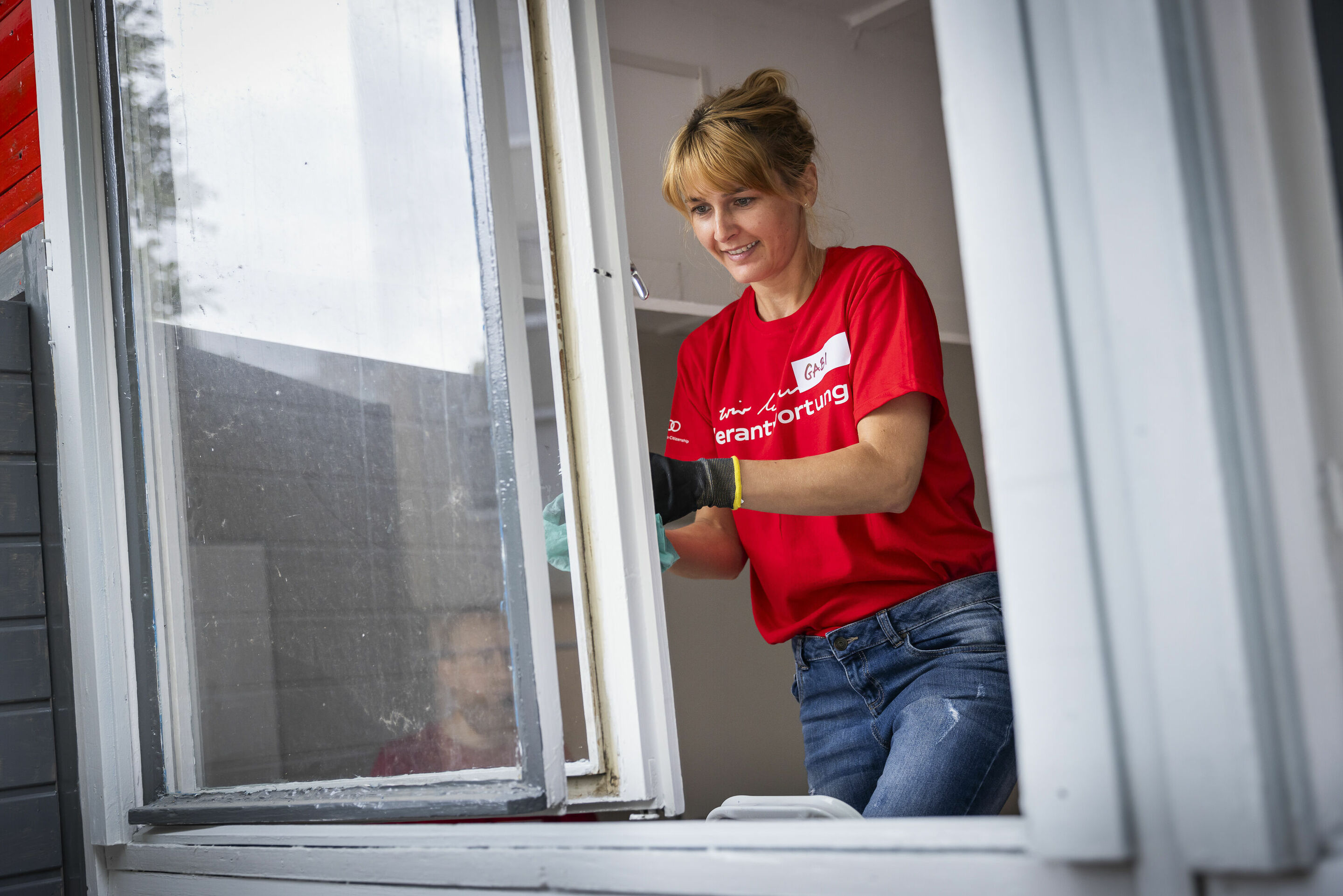 Audi Social Day - Am 24. Juni 2023 waren Audianer_innen für verschiedene soziale Organisationen im Einsatz. In Győr verpassten sie dem Spendengüterverteilzentrum einen neuen Anstrich, montierten und strichen Regale, räumten auf und sorgten für die Bepflanzung...