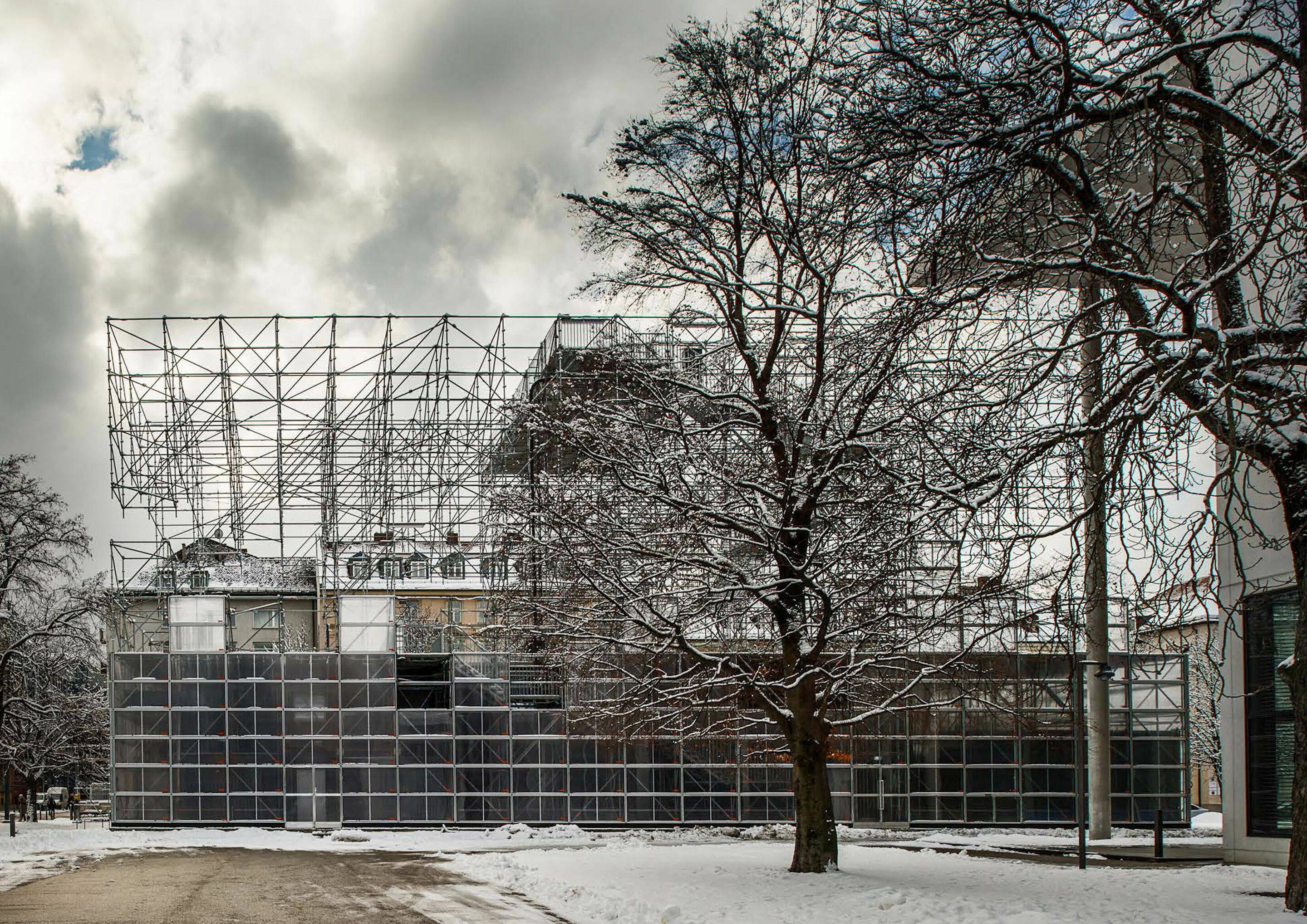 Audi hosts “Pinakothek der Moderne“ - The SCHAUSTELLE in Munich, Maxvorstadt
View of north front, 2013

© Rainer Viertlböck / Pinakothek der Moderne