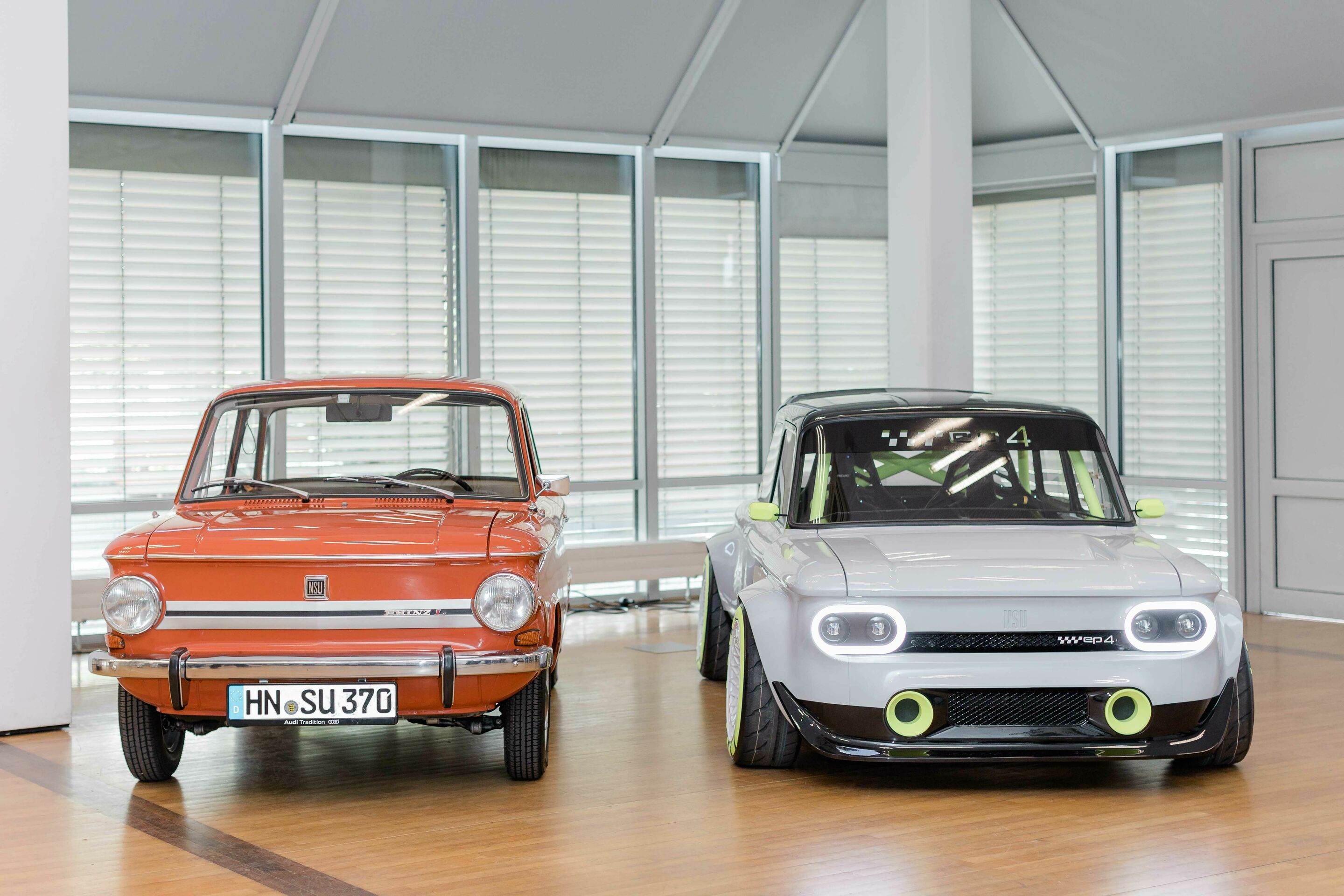 Azubi-Projekt bei Audi Neckarsulm - Zum 150-jährigen Jubiläum der Marke NSU enthüllen Auszubildende von Audi Neckarsulm einen NSU Prinz, den sie zu einem Elektroauto umgebaut haben.