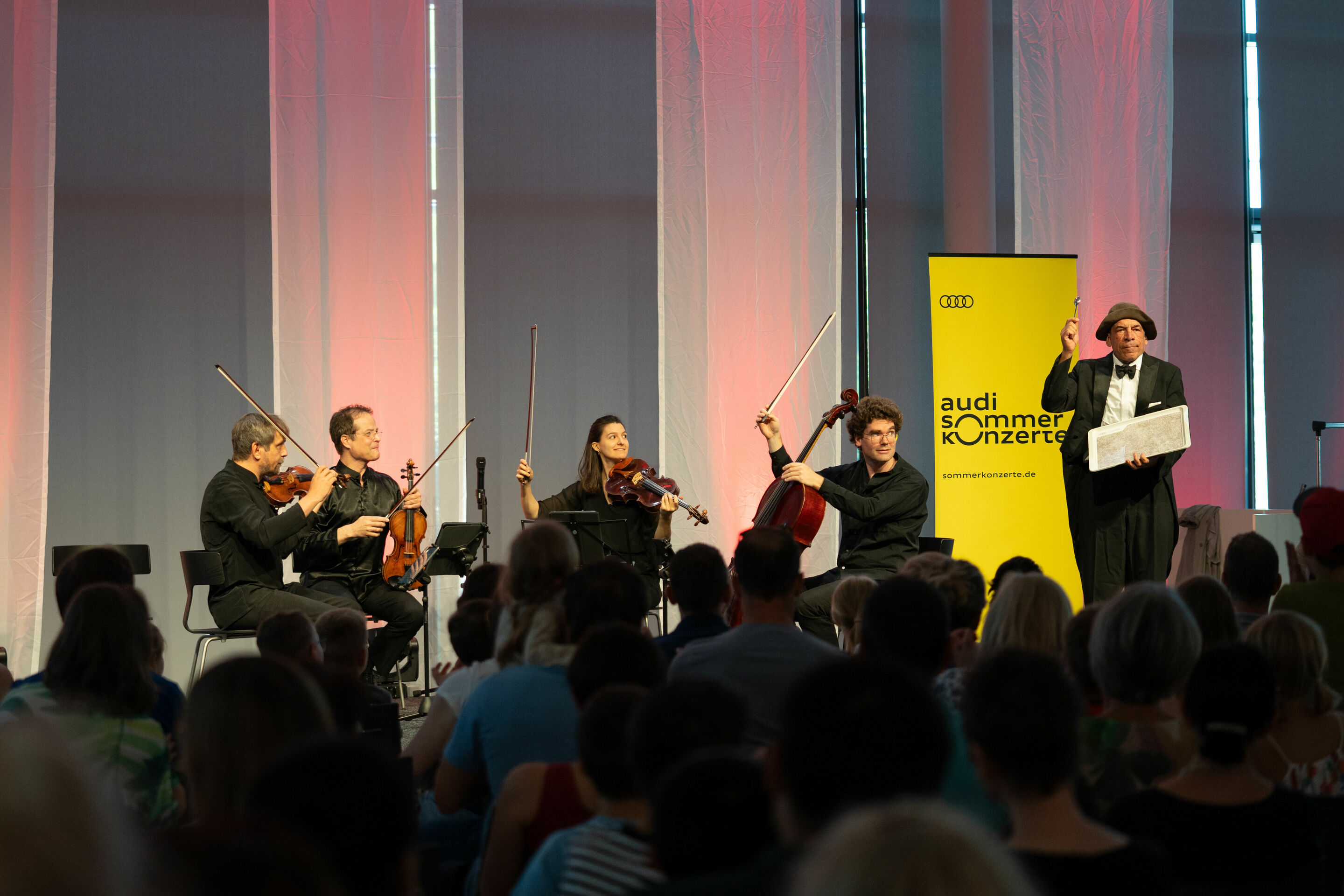 Audi Sommerkonzerte 2023 - Klassik mit Clown - Delian Quartett und Peter Shub