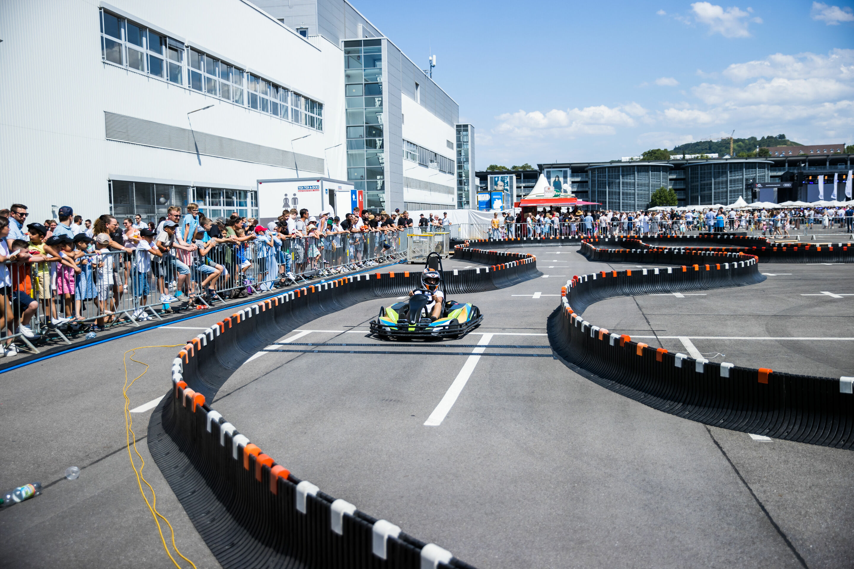 Familientag: Audi Neckarsulm feiert „150 Jahre Motor des Wandels“ - Am 8. Juli 2023 feierten rund 40.000 Menschen beim großen Audi Familientag am Standort Neckarsulm 150 Jahre Firmengeschichte. Im Werk Neckarsulm und in den Böllinger Höfen in Heilbronn...