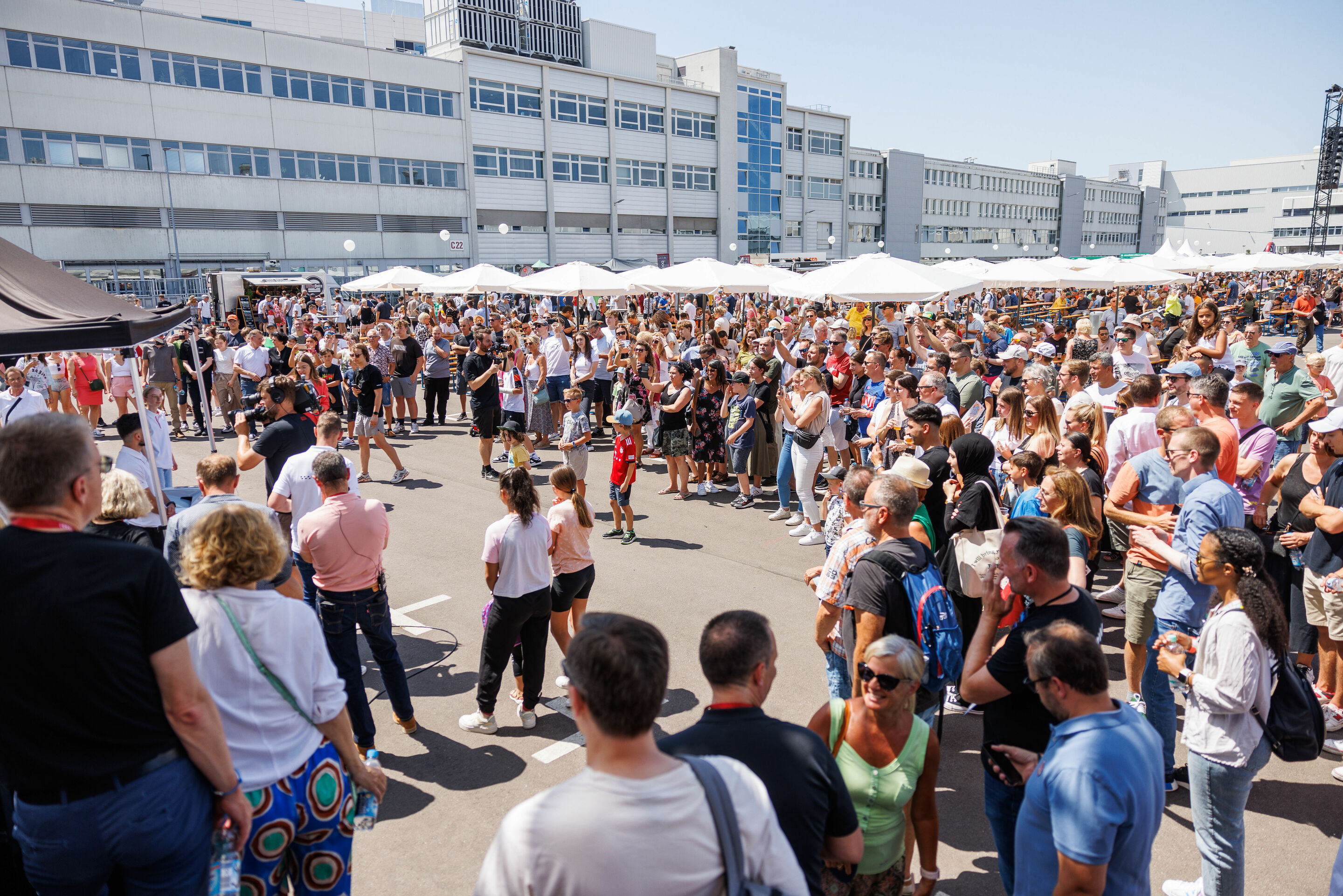 Familientag: Audi Neckarsulm feiert „150 Jahre Motor des Wandels“ - Am 8. Juli 2023 feierten rund 40.000 Menschen beim großen Audi Familientag am Standort Neckarsulm 150 Jahre Firmengeschichte. Im Werk Neckarsulm und in den Böllinger Höfen in Heilbronn...